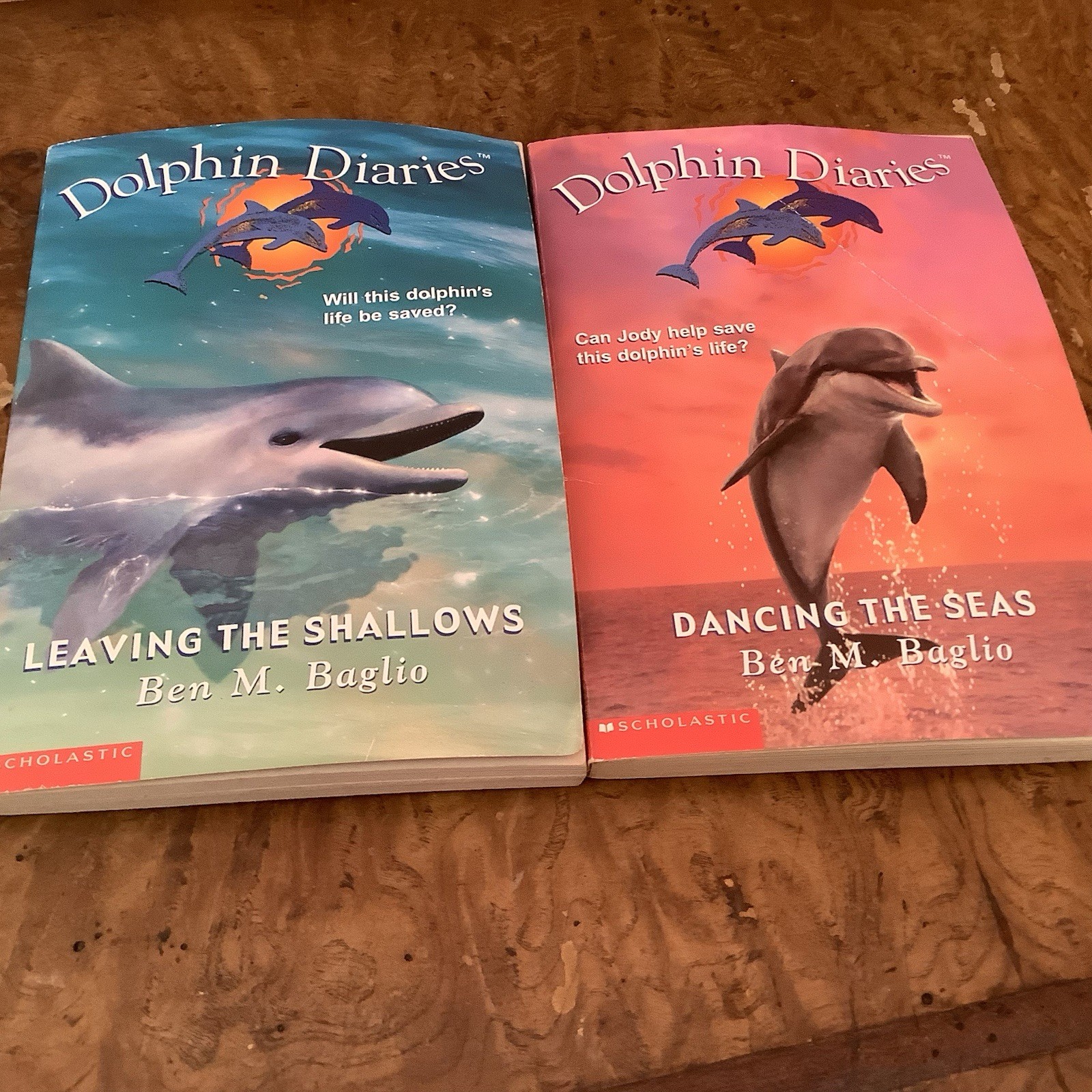 Dolphin Diaries Books 8 And 9, Ben M. Bagilo Scholastic Printing 2002 Lot Of 2