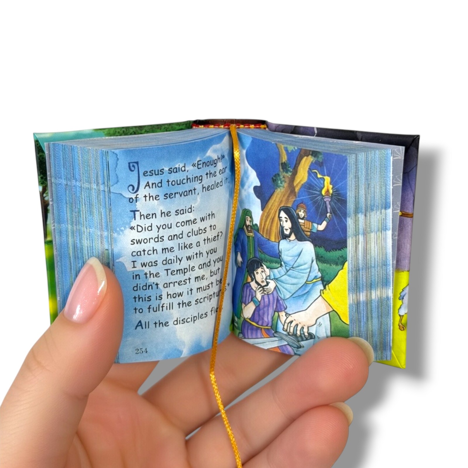 New Testament Children&rsquo;s Bible nice illustrations in 432 pgs mini book hardcover