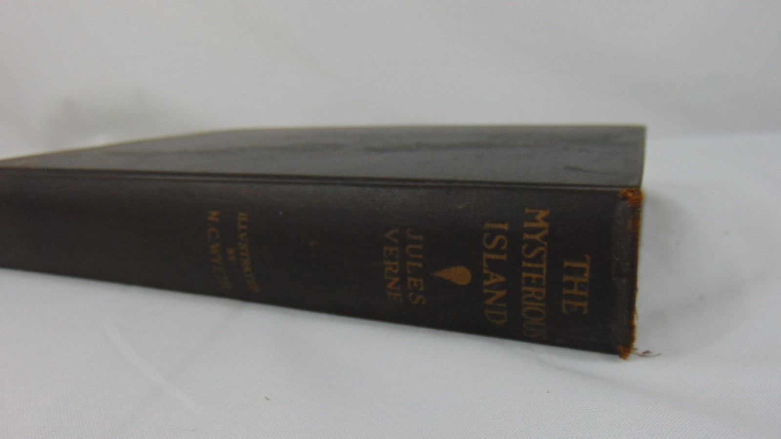 The Mysterious Island Jules Verne Book, Scribner&rsquo;s, 1918 / 30 Hard cover Book