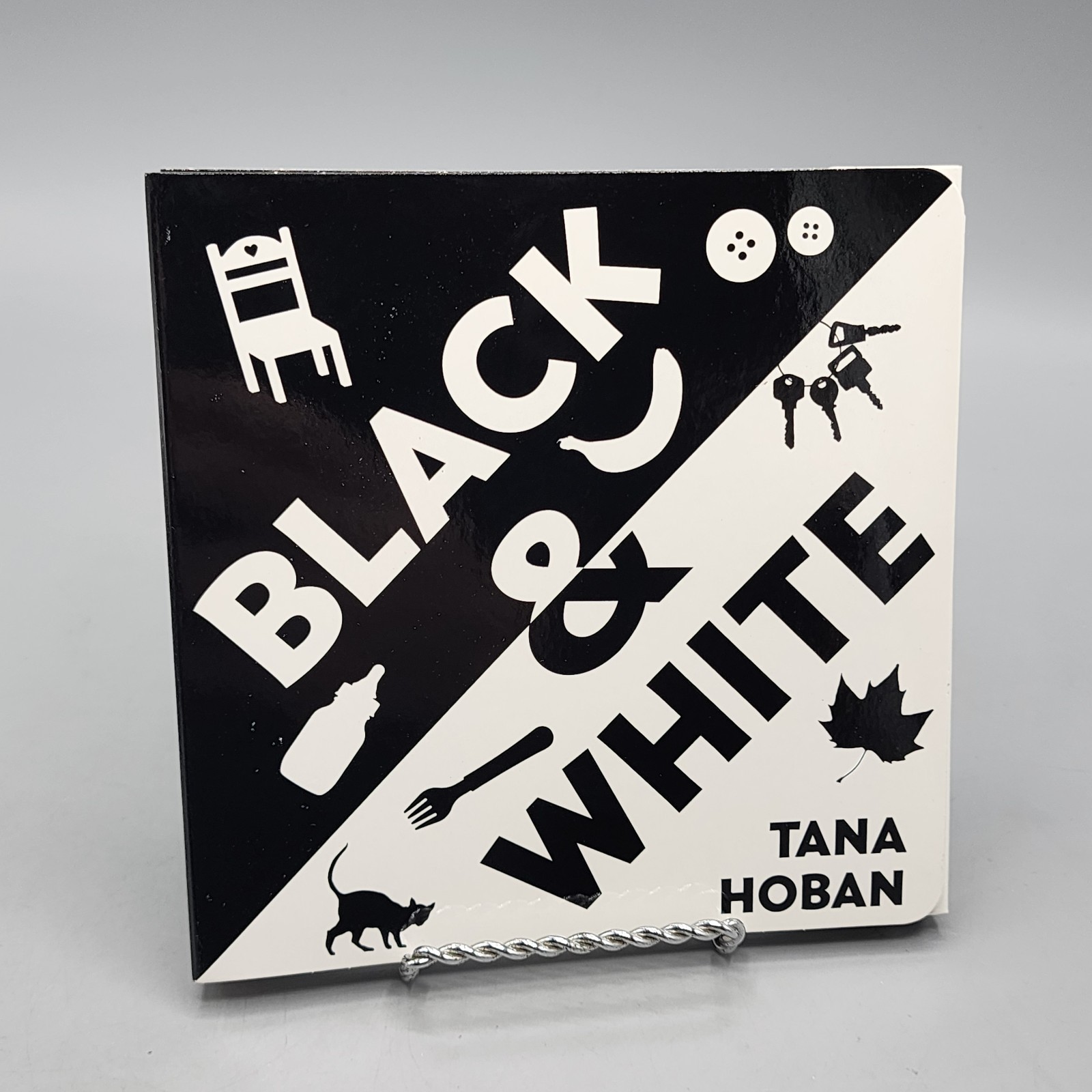 Black & White, Hardcover by Hoban, Tana (ILT) Brand New