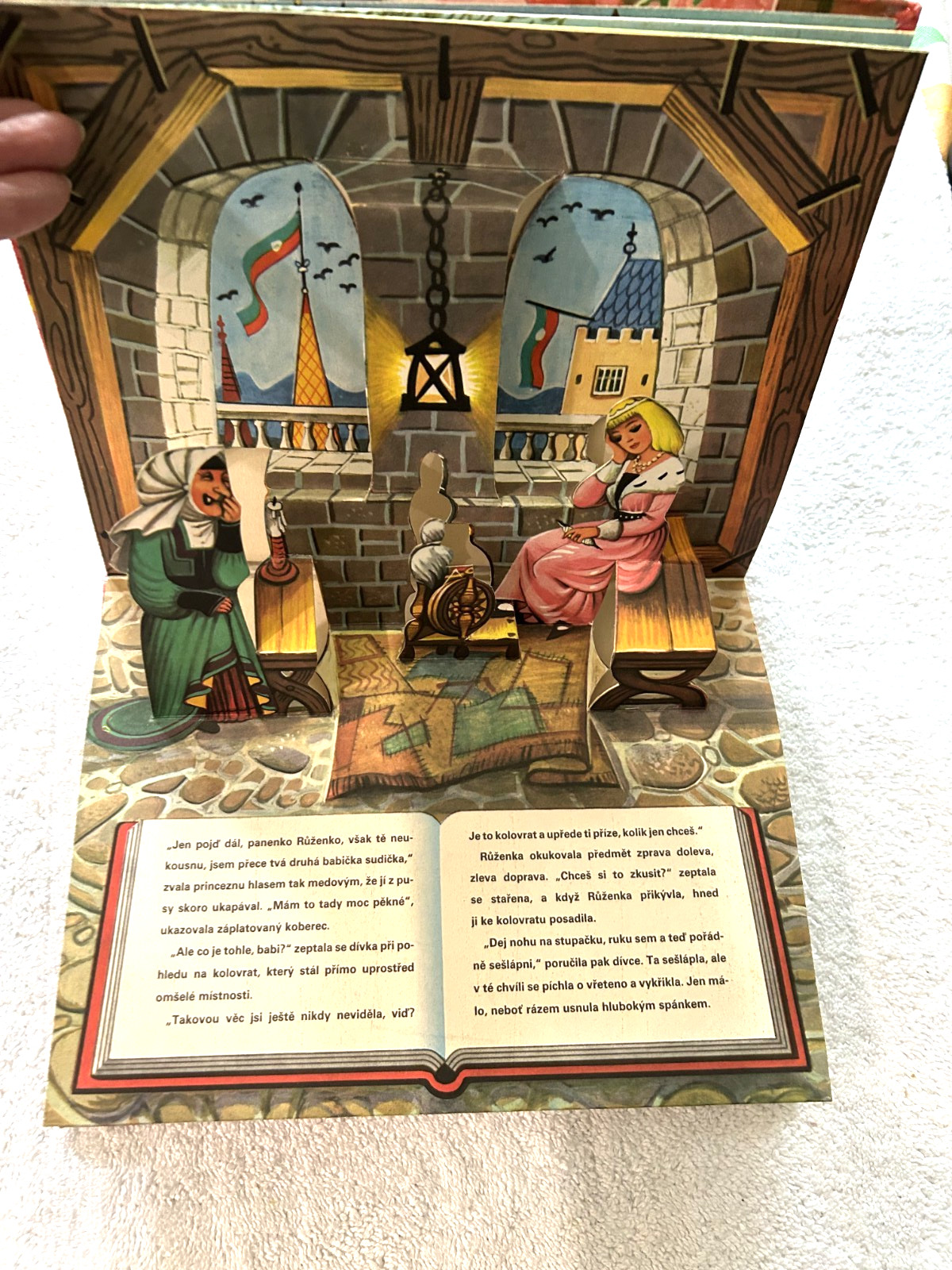 Czech Edition 1990 Prague SLEEPING BEAUTY V Kubasta pop up O SIPKOVE RUZENCE VG