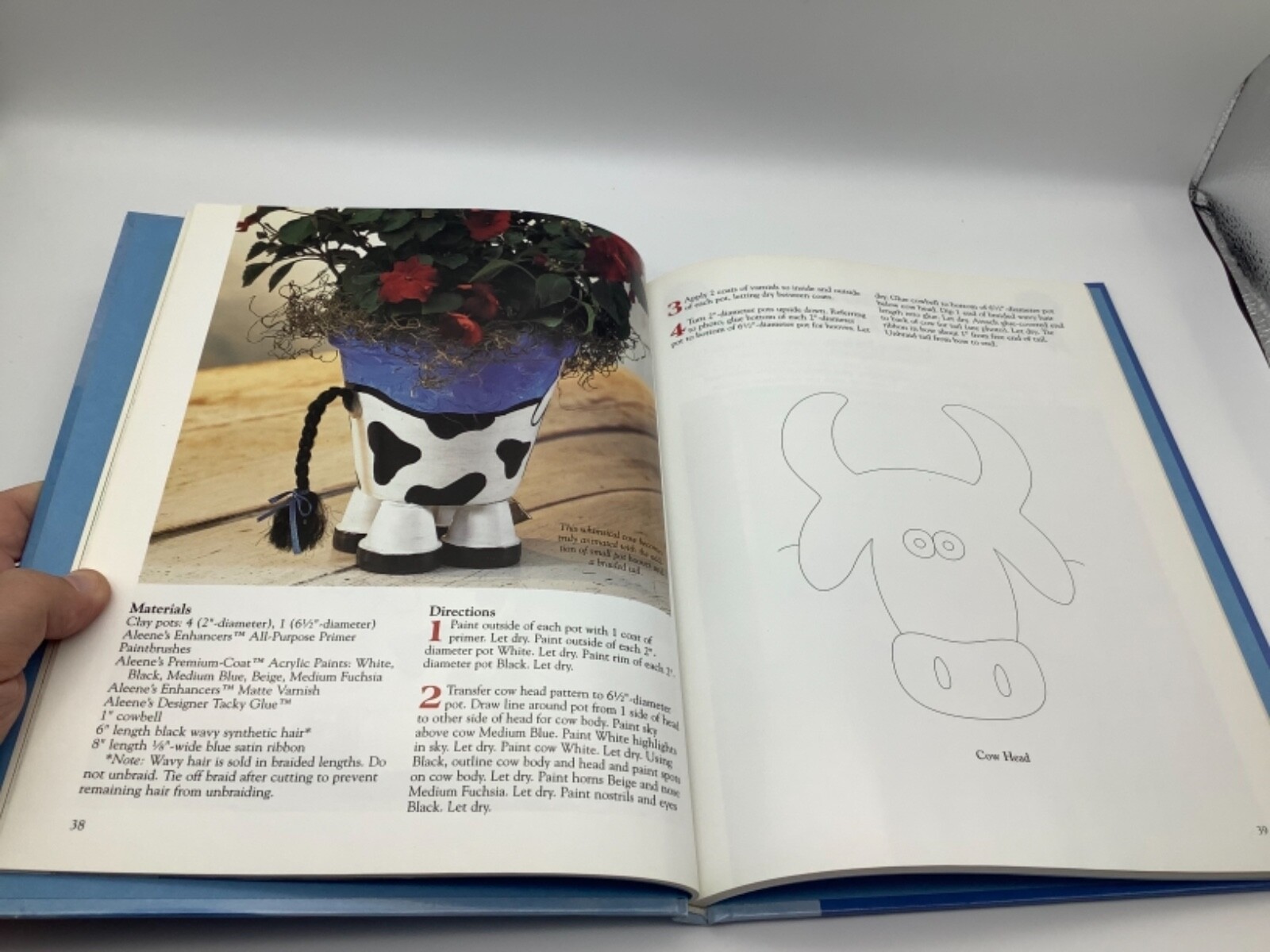 Aleene&rsquo;s Prizewinning Crafts ISBN 0-8487-1536-5, Pages 143, Looks Unused