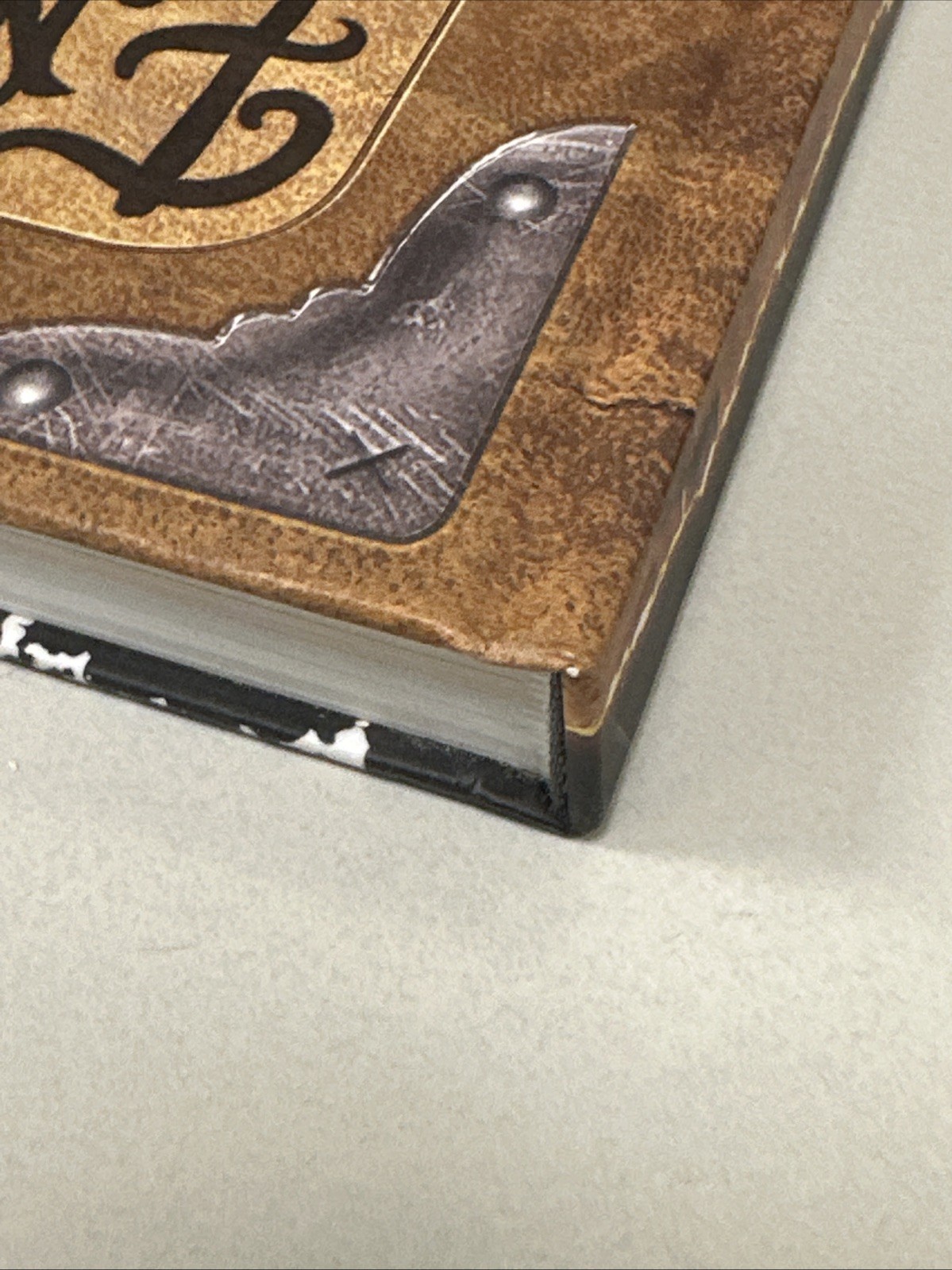 Adventure time: The Enchiridion & Marcy&rsquo;s Super Secret Scrapbook Hardcover Book