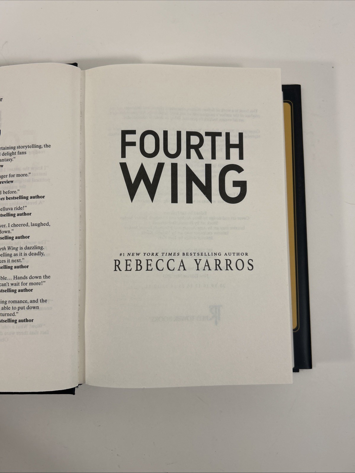 Fourth Wing – Hardcover By Yarros, Rebecca – VG