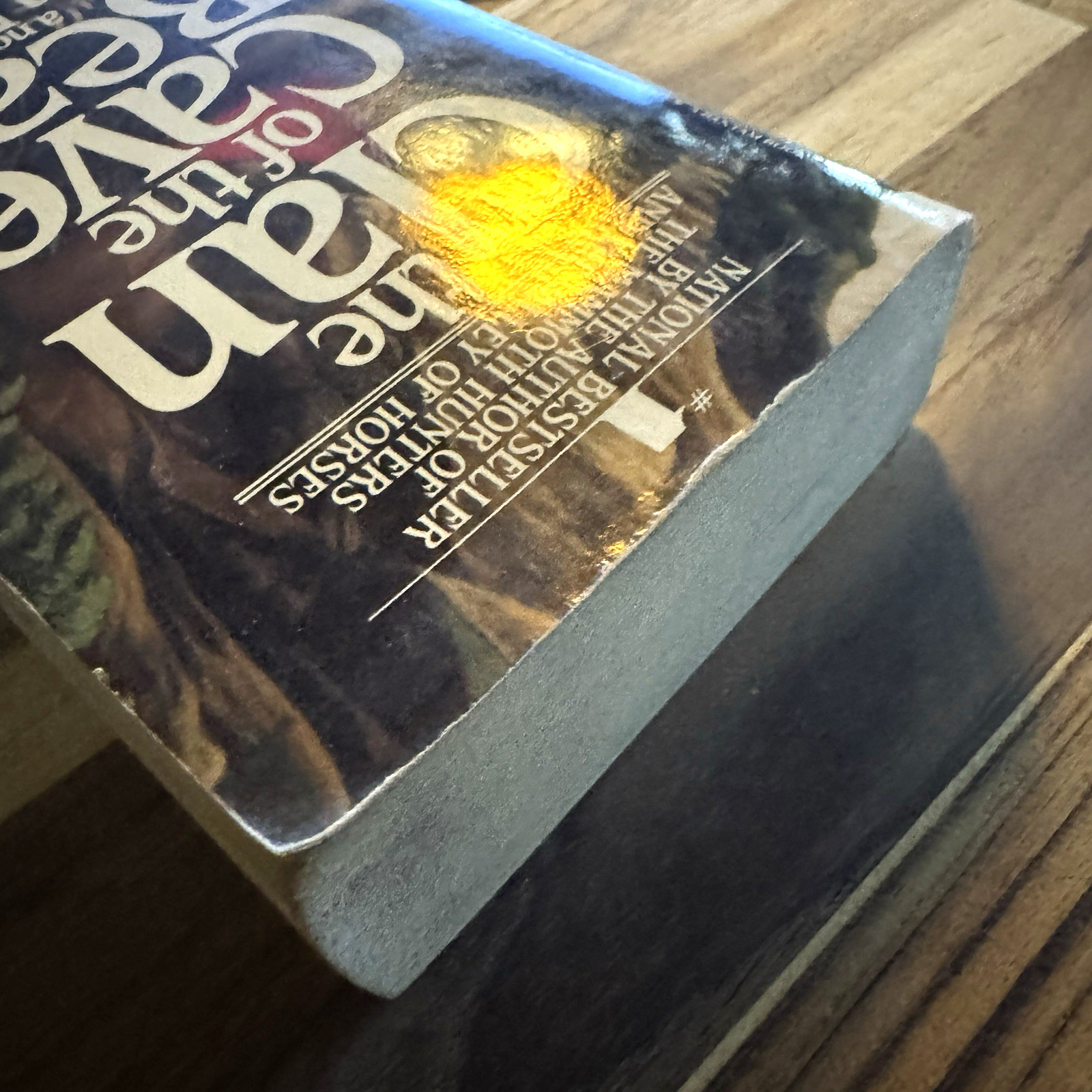 The Clan of the Cave Bear « Paperback Book » By Jean M. Auel
