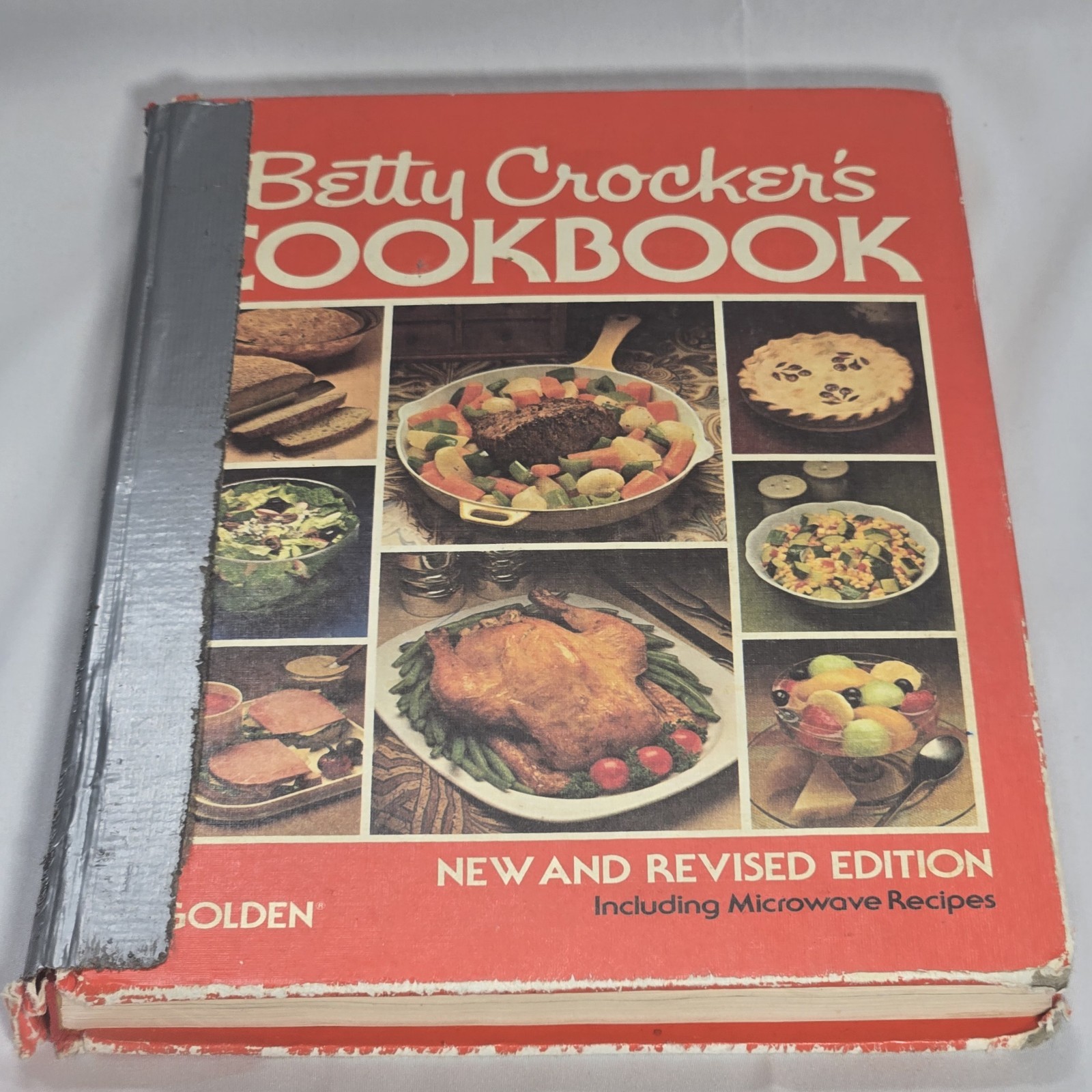 Vintage 1970&rsquo;s Betty Crocker’s Cookbook New & Revised Edition Red Hardcover*READ