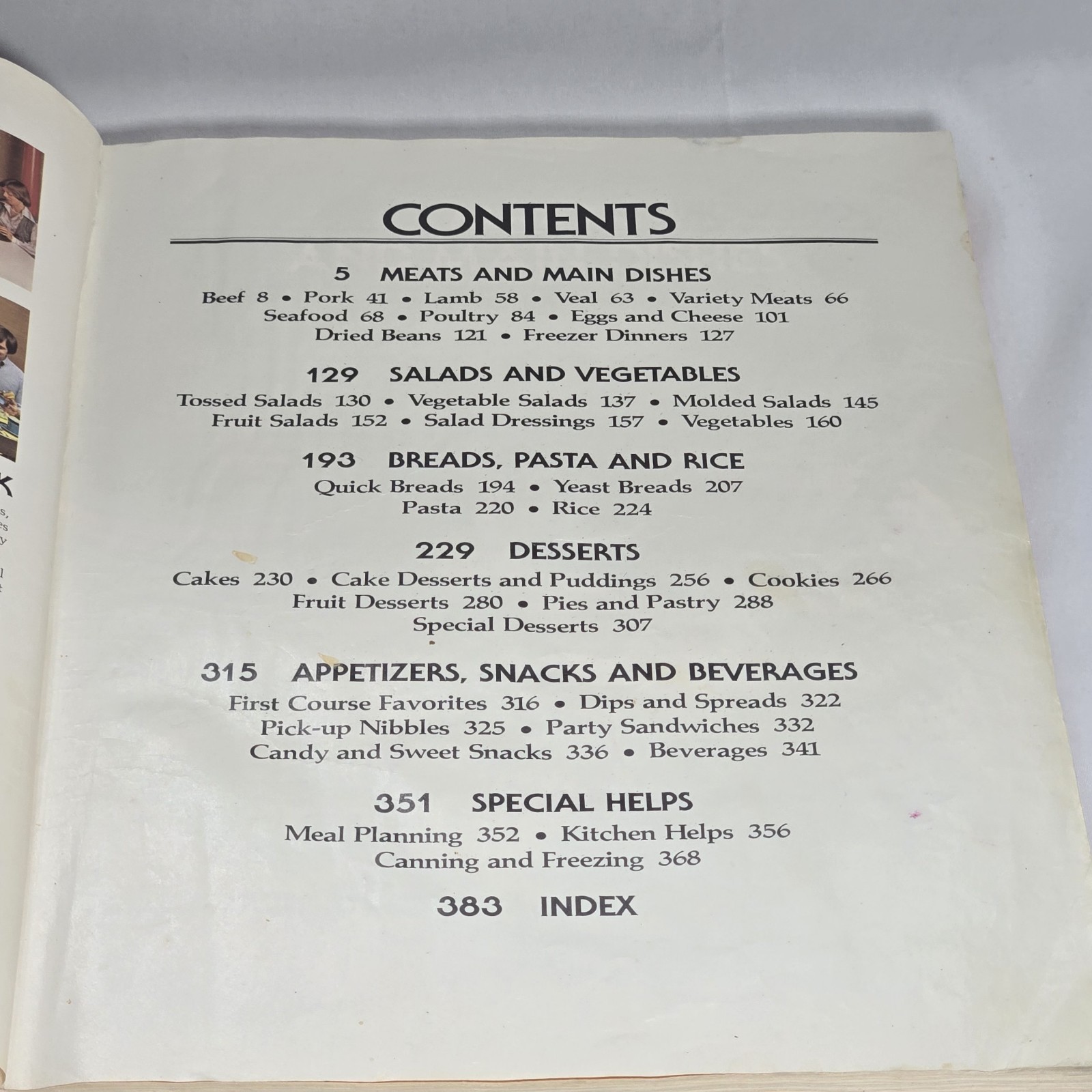 Vintage 1970&rsquo;s Betty Crocker’s Cookbook New & Revised Edition Red Hardcover*READ