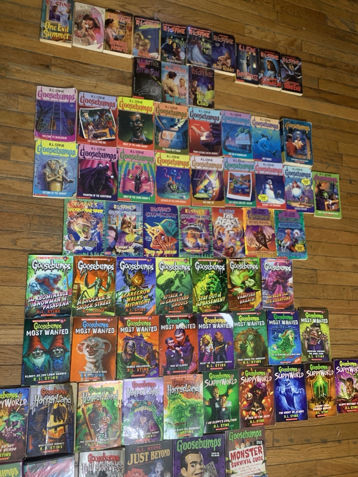 Lot of 68 Goosebumps /R.L Stine Some VTG &rsquo;90 Fear Street Most Wanted Horror VHS