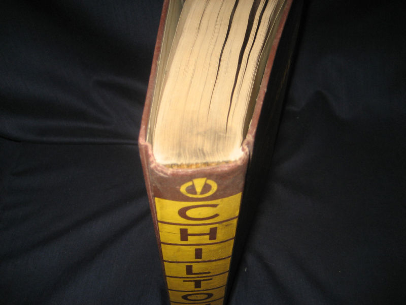 Vintage CHILTON&rsquo;S AUTO REPAIR MANUAL 1961 hardcover 32nd Edition