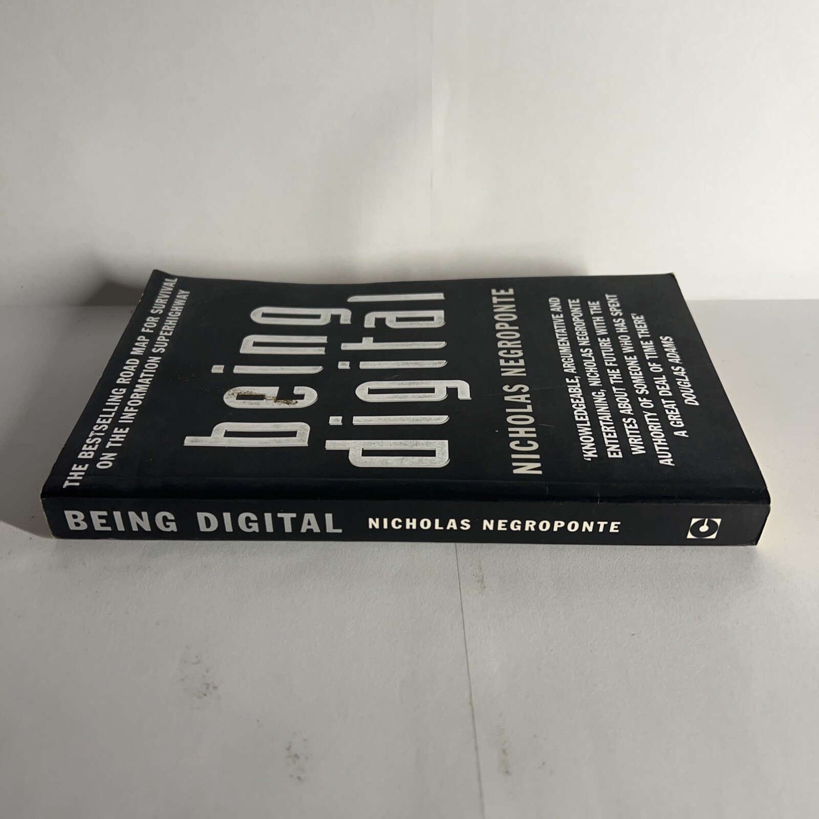 Being Digital By Nicholas Negroponte. 9780340645253