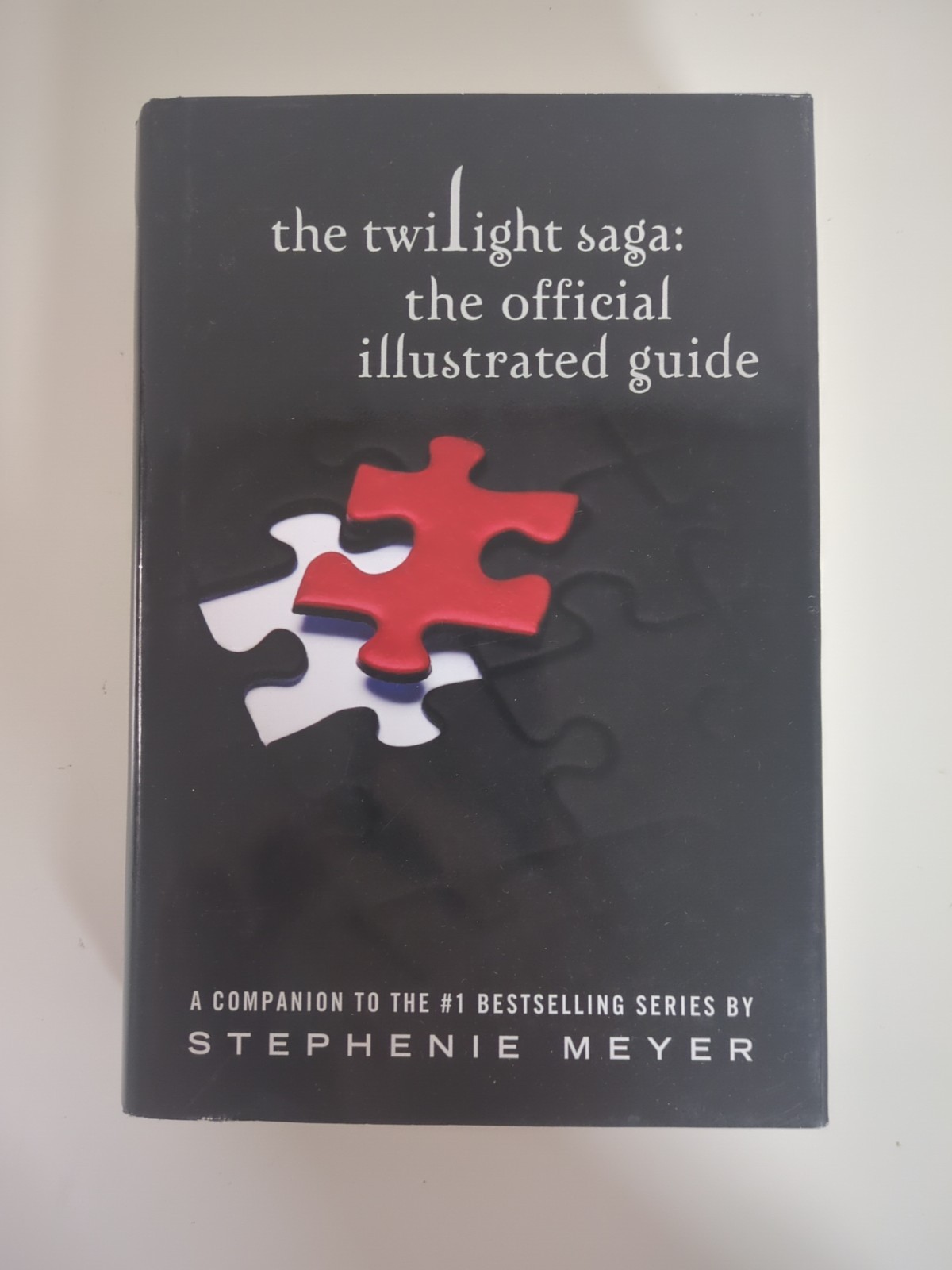 Twilight Saga Official Illustrated Guide 1st Printing HC w/ Dust Jacket Meyer
