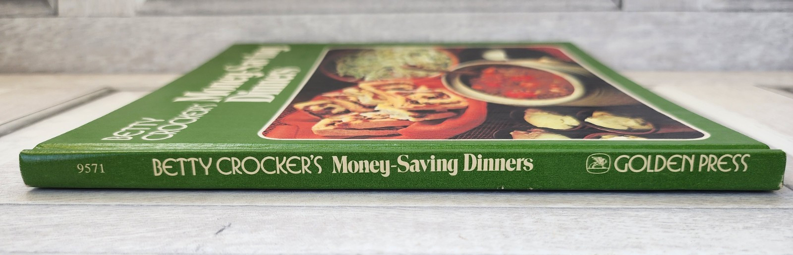 1973 Betty Crocker&rsquo;s Money-Saving Dinners hardcover cookbook 76 pages budget