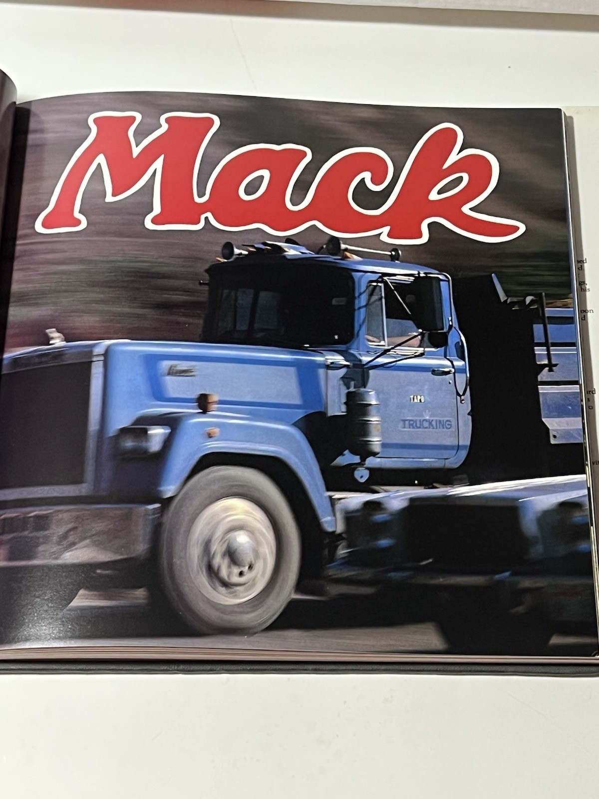 MACK BULLDOG OF AMERICAN HIGHWAYS BOOK PHOTOS BY HENRY RASMUSSEN 1987 128pp