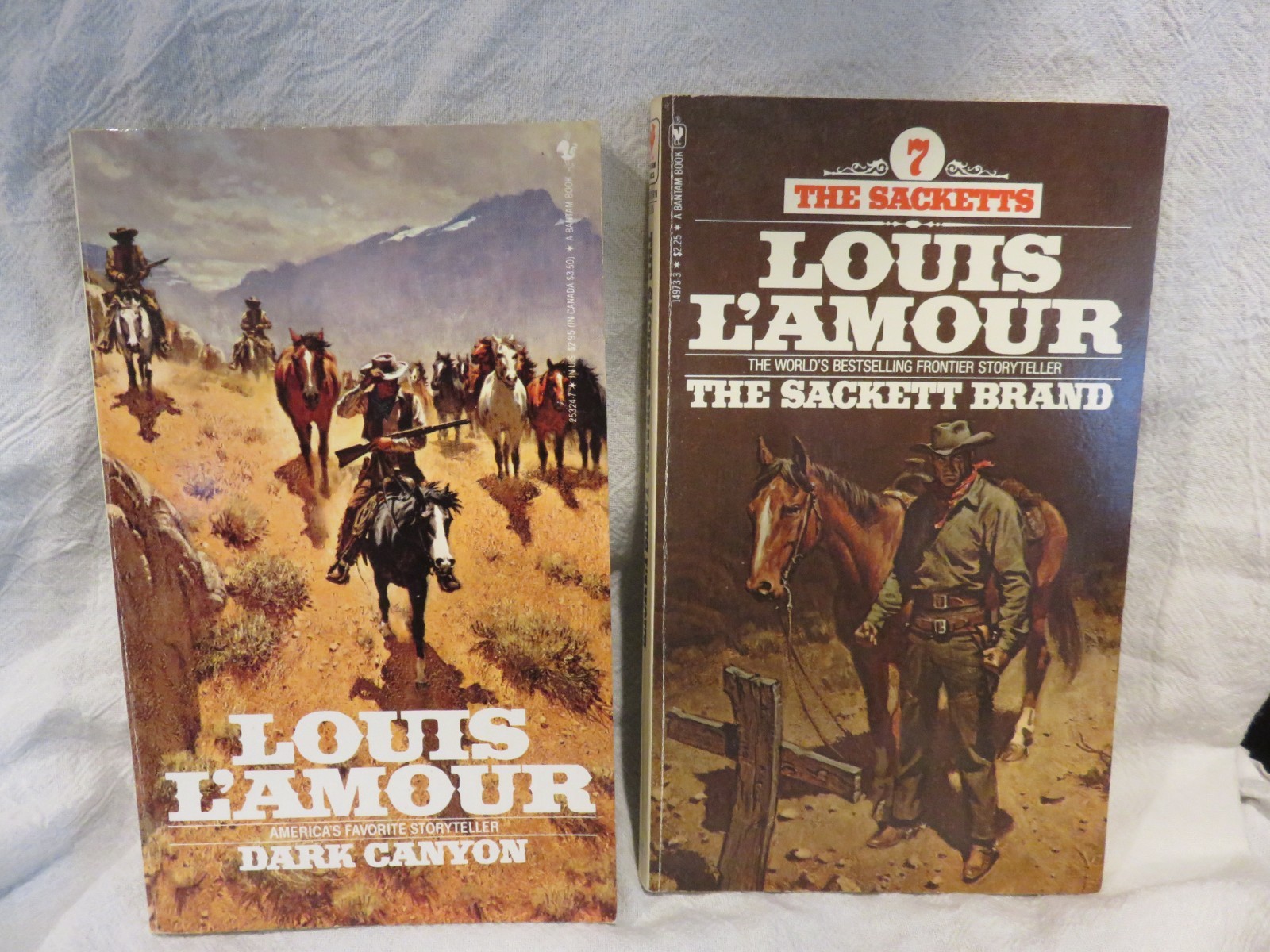 Lot of 16 Louis L&rsquo;Amour Western Paperback Books Sackett & More