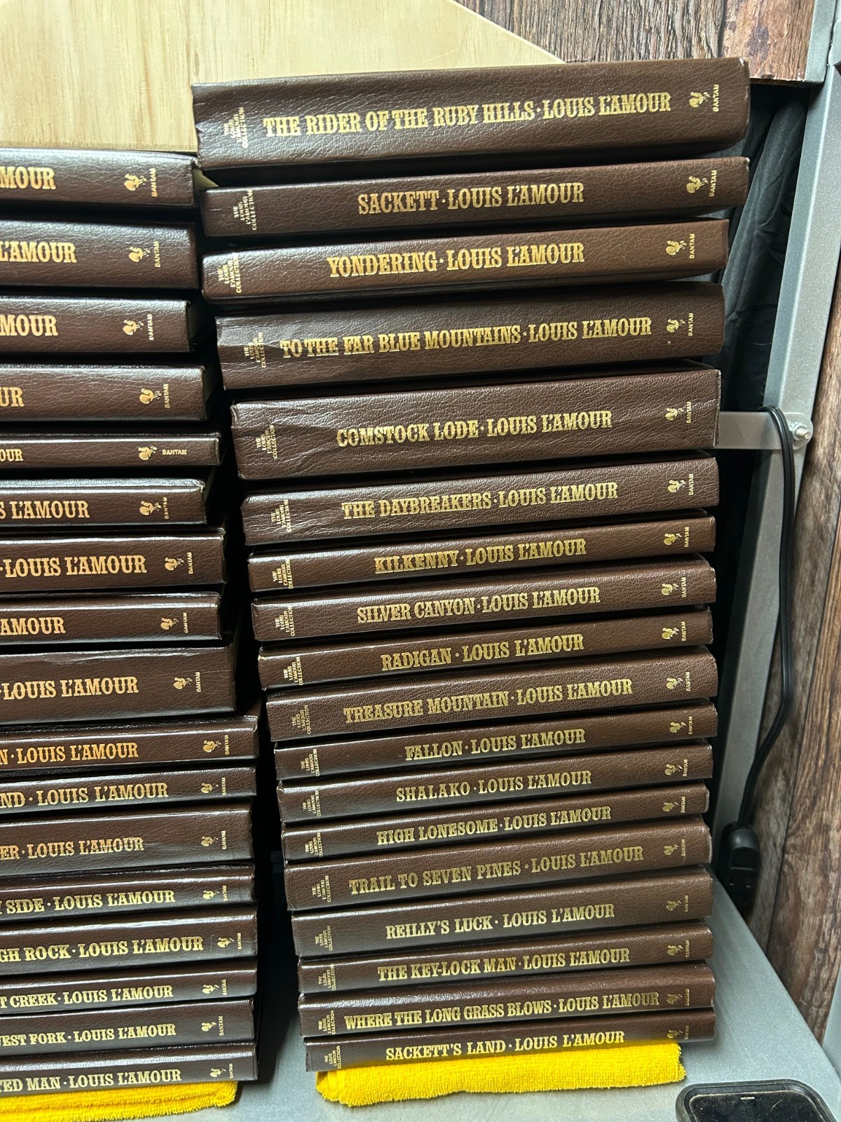 LOUIS L&rsquo;AMOUR LEATHERETTE HC BOOKS SACKETT BANTAM WESTERN – Pick Your Title Menu