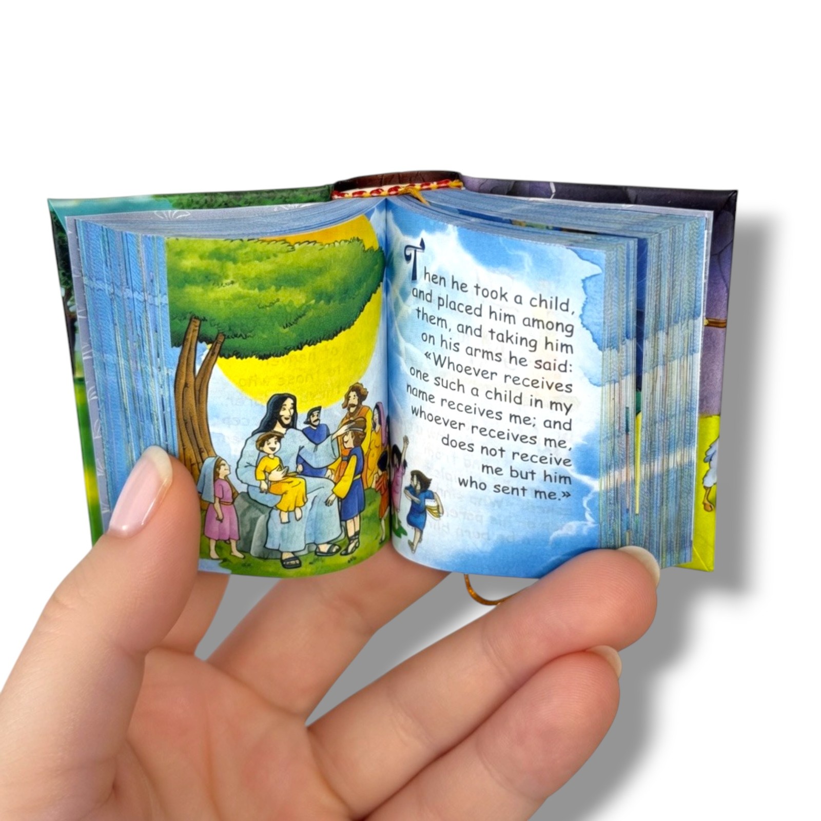 New Testament Children&rsquo;s Bible nice illustrations in 432 pgs mini book hardcover