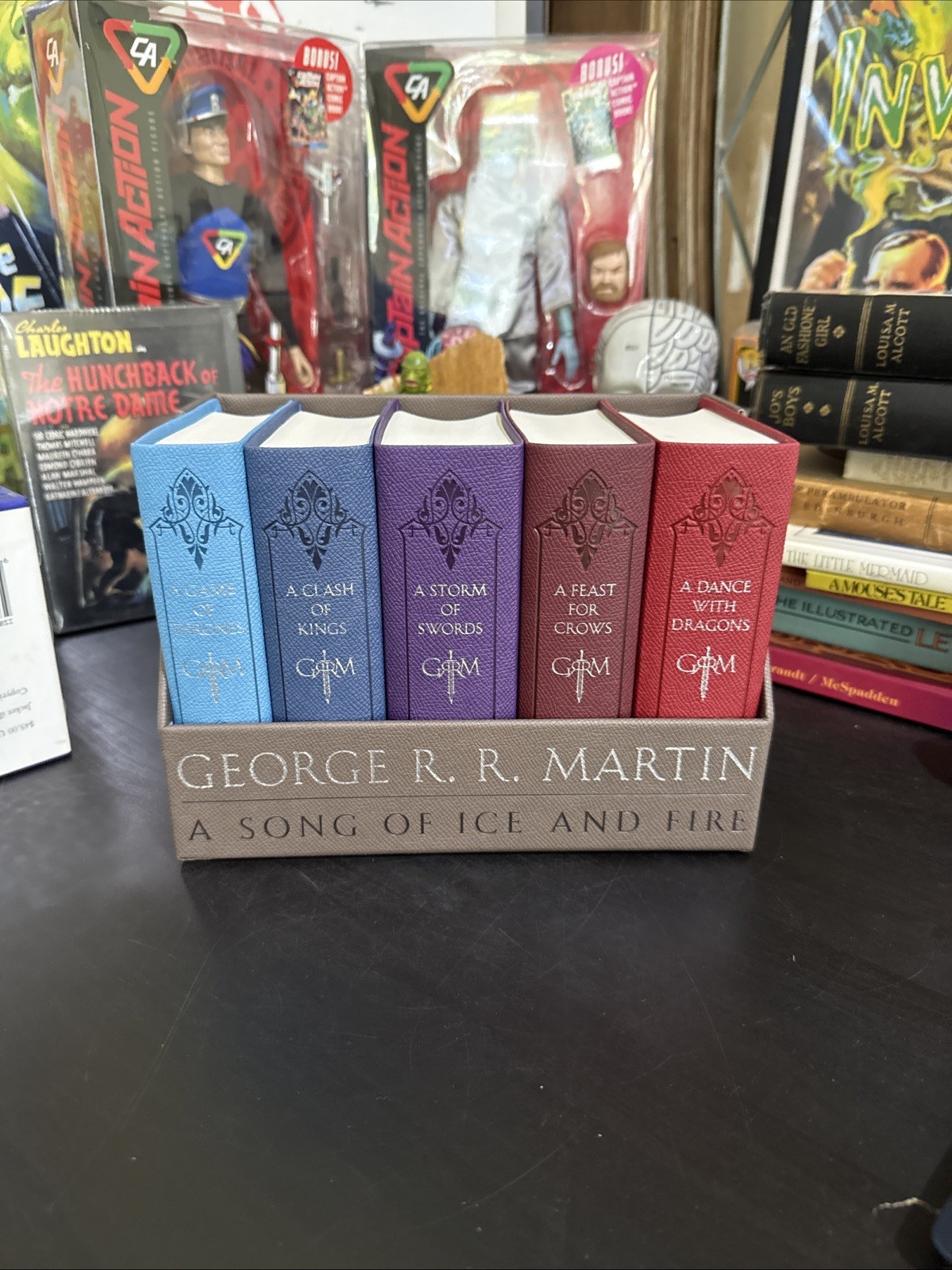 A Game of Thrones: A Song of Ice and Fire Leather-Cloth 5-Book Set George Martin