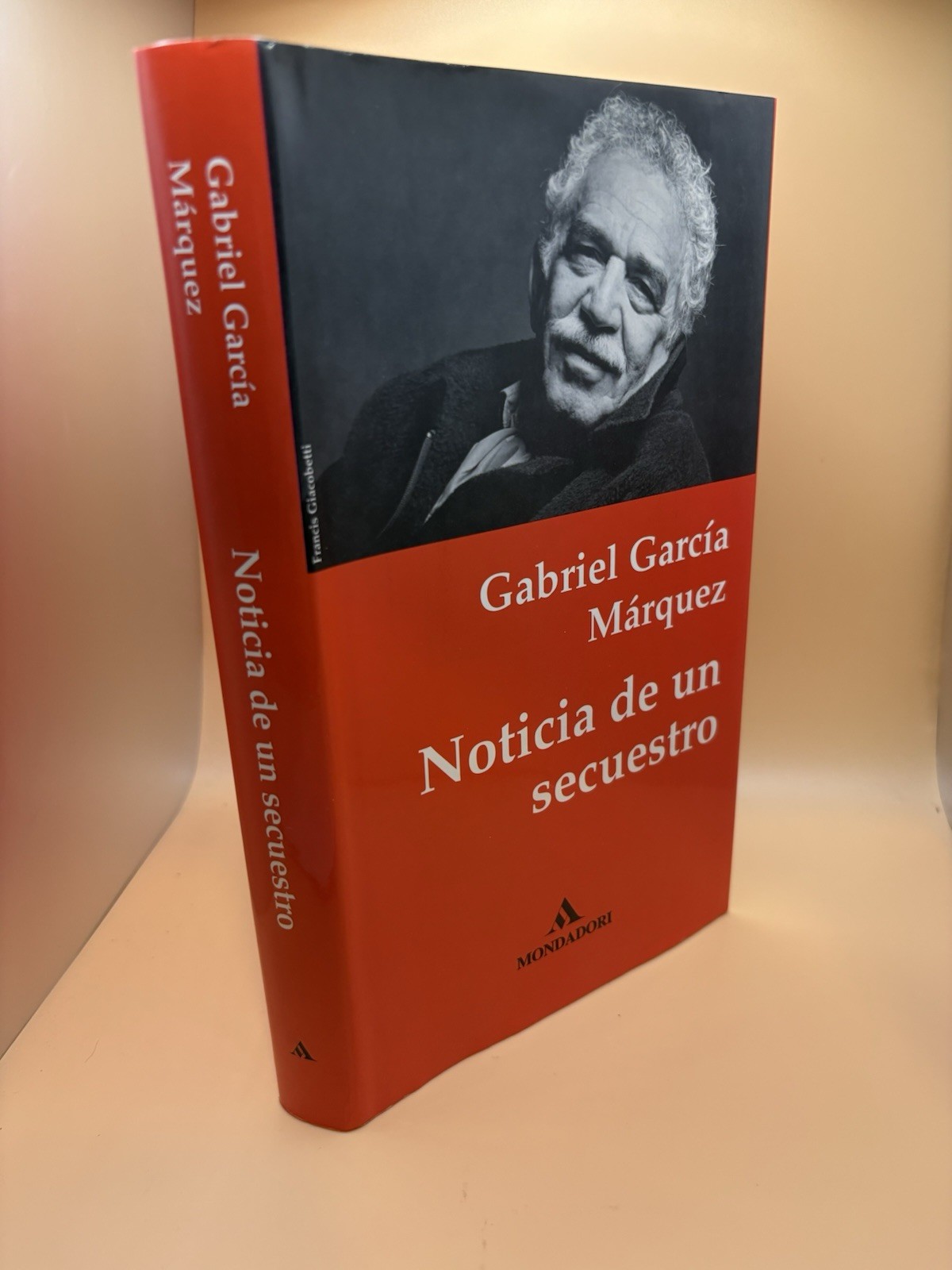Noticia de un secuestro / Gabriel García Márquez / 1996 Hardcover / Mondadori