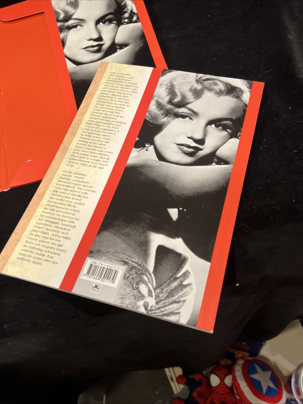 Marilyn Monroe Gone But Not Forgotten Jessica Bailey Book + 8.5&Prime;x5.5&Prime; postcards