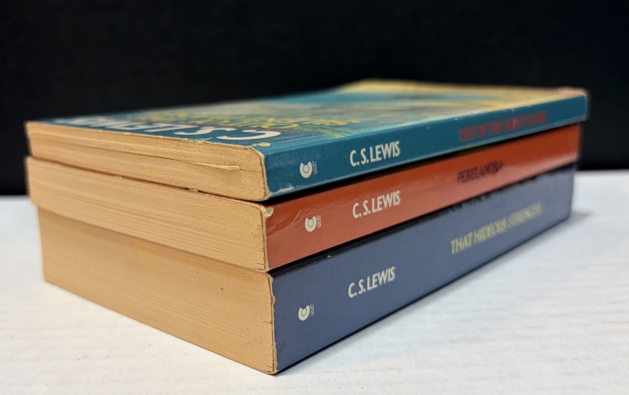 Vintage 1980&rsquo;s « THE COSMIC TRILOGY » by C. S. Lewis 3 Volumes Complete