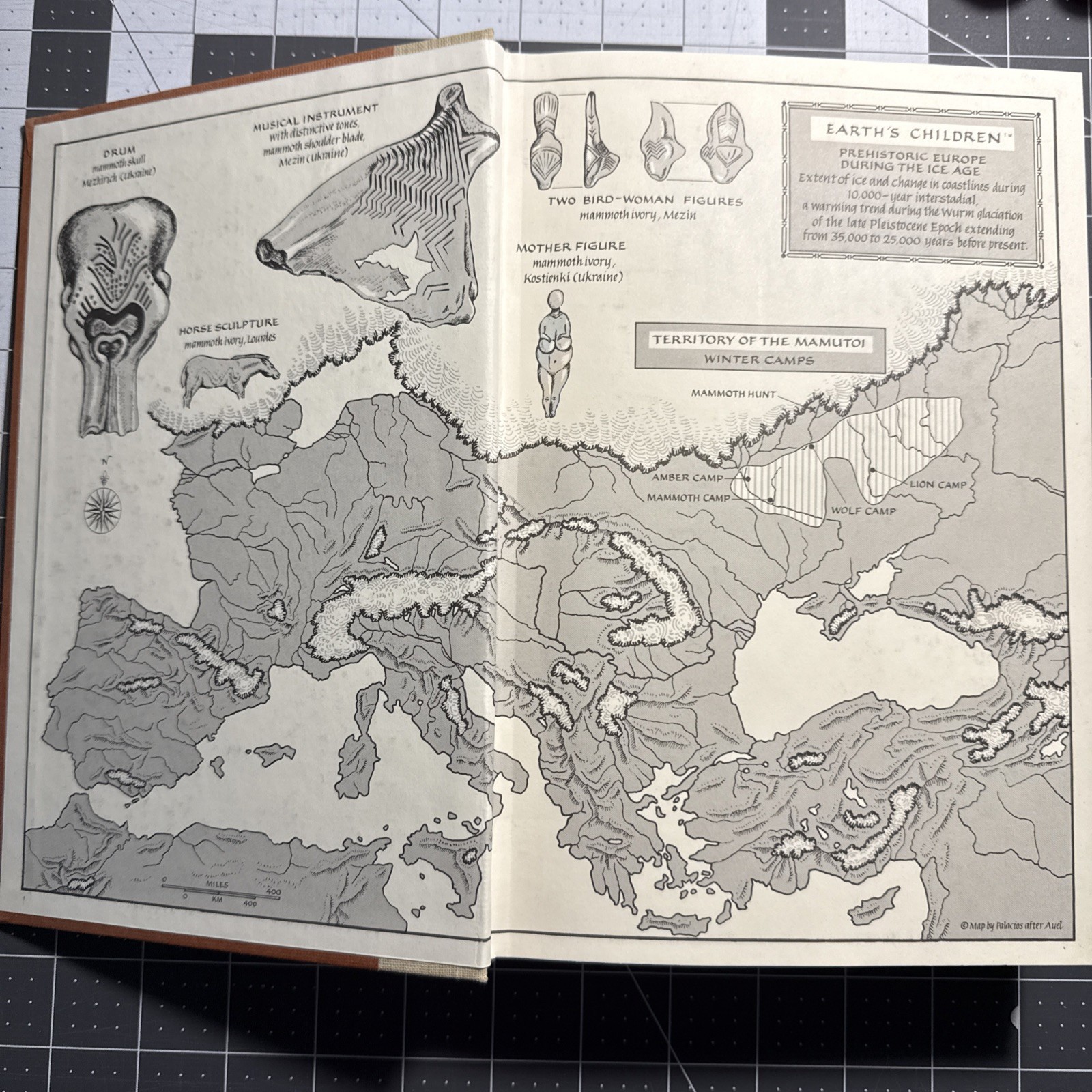 The Mammoth Hunters: Earth&rsquo;s Children Hardcover Jean M. Auel