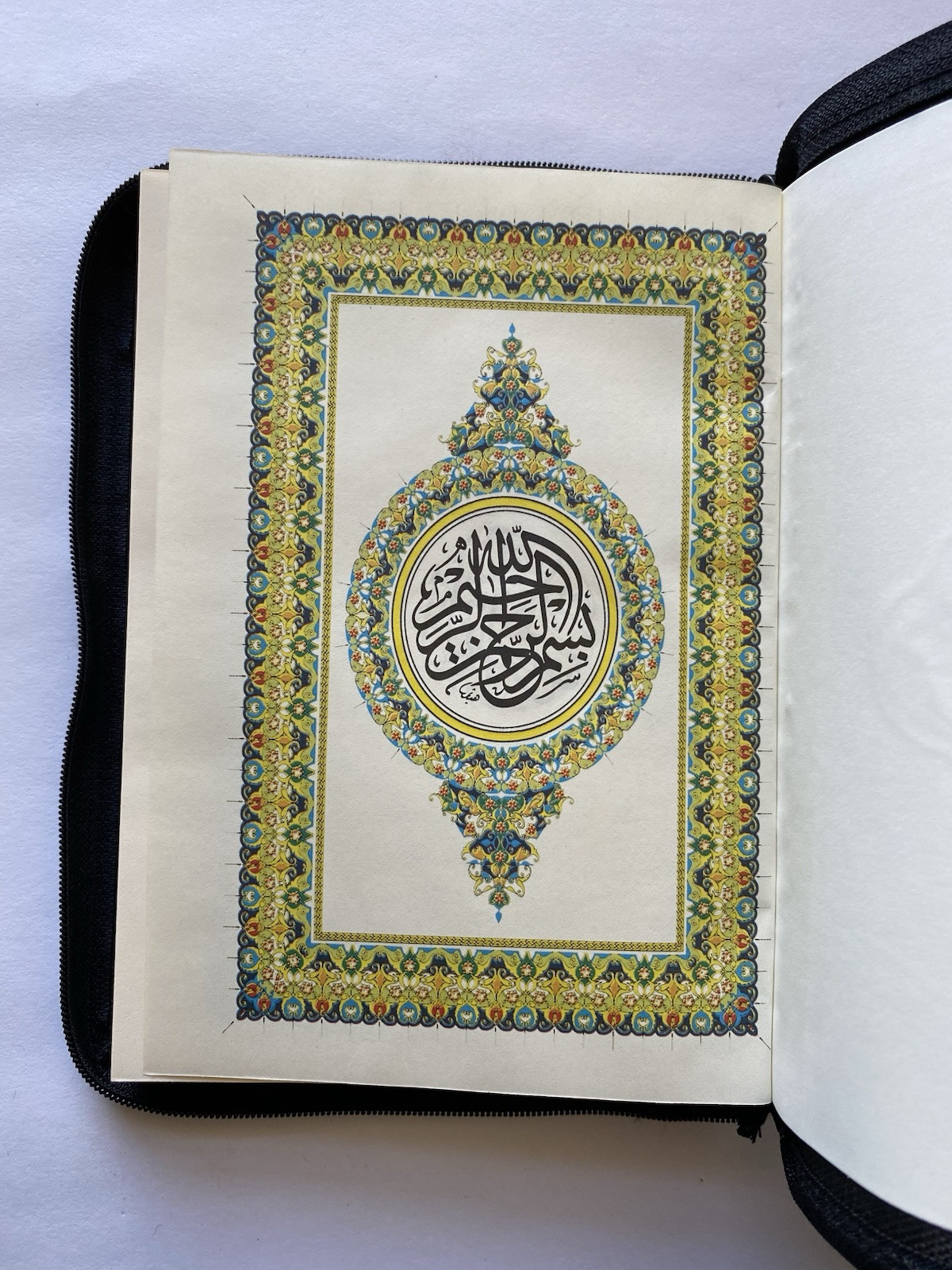 Holy Quran Arabic Pocket Size with Zipper Faux Leather 3.5 »x 5.5 »