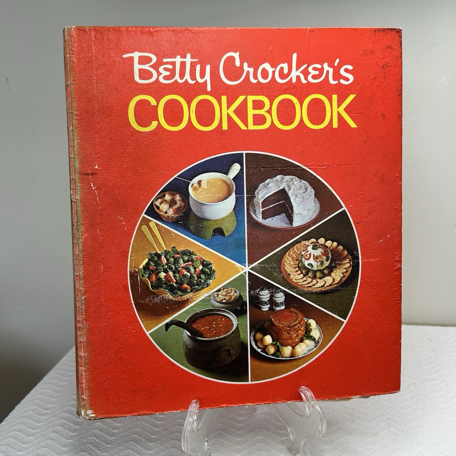 Betty Crocker&rsquo;s Cookbook 1974 Vintage 23rd Printing with 5 Ring Binder