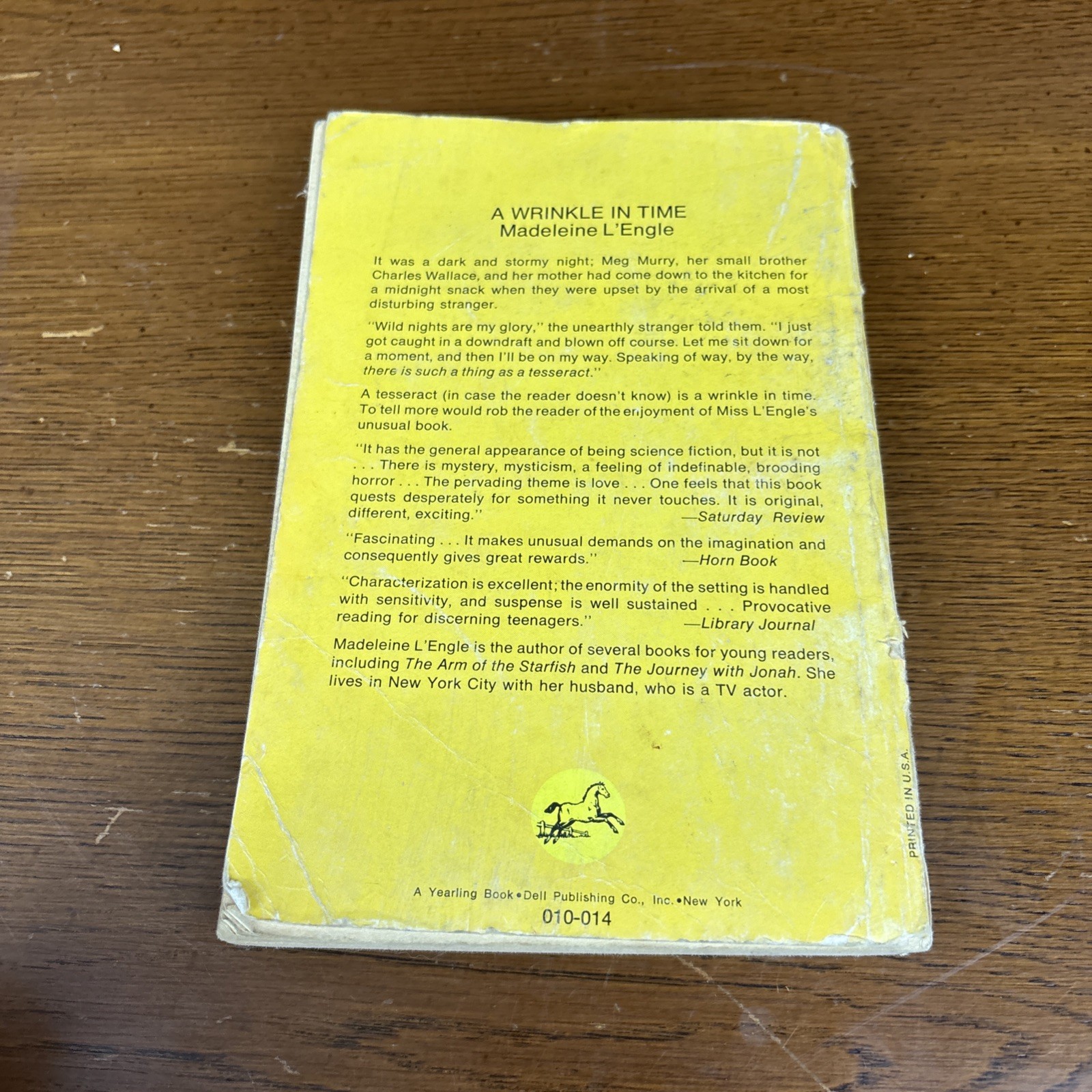 A Wrinkle in Time by Madeleine L&rsquo;Engle 1975 Dell Yearling