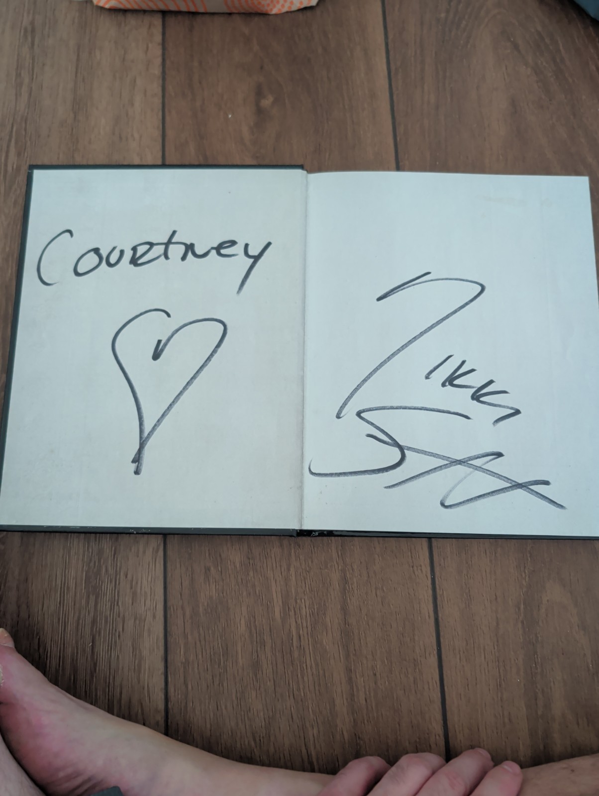 Nikki Sixx Signed « This Is Gonna Hurt » 1st Edition 2011 Autographed Motley Crue