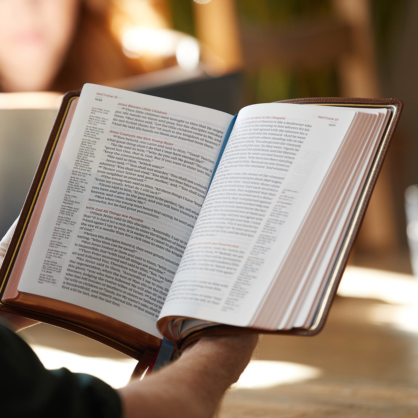 NKJV, Single-Column Reference Bible, Genuine Leather, Blue, Comfort Print: Holy