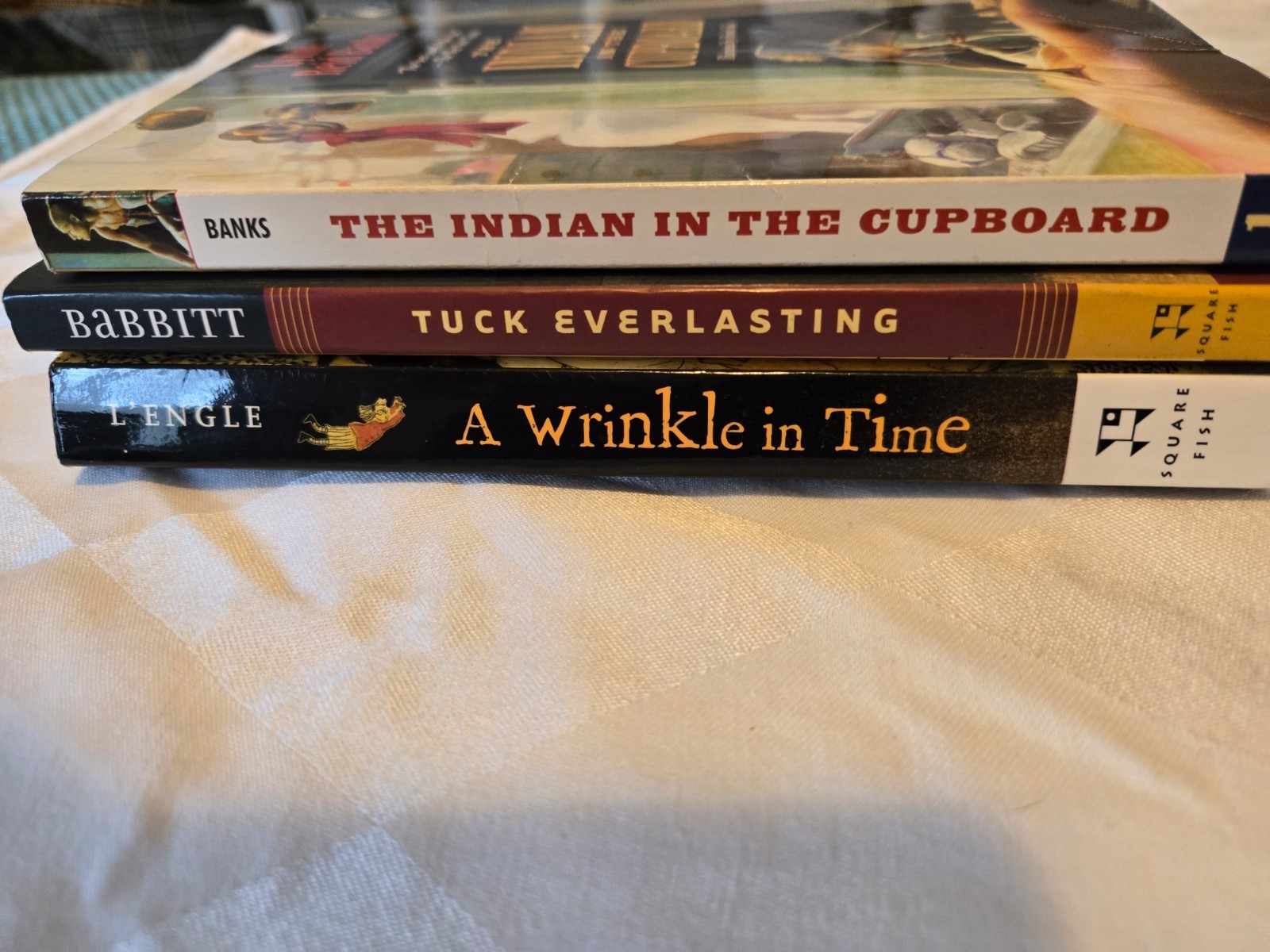 A Wrinkle in Time by Madeleine L&rsquo;Engle Plus Lot of 2 Additional Books