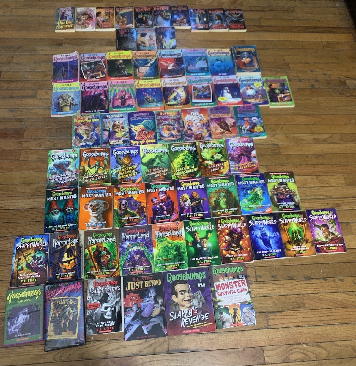 Lot of 68 Goosebumps /R.L Stine Some VTG &rsquo;90 Fear Street Most Wanted Horror VHS