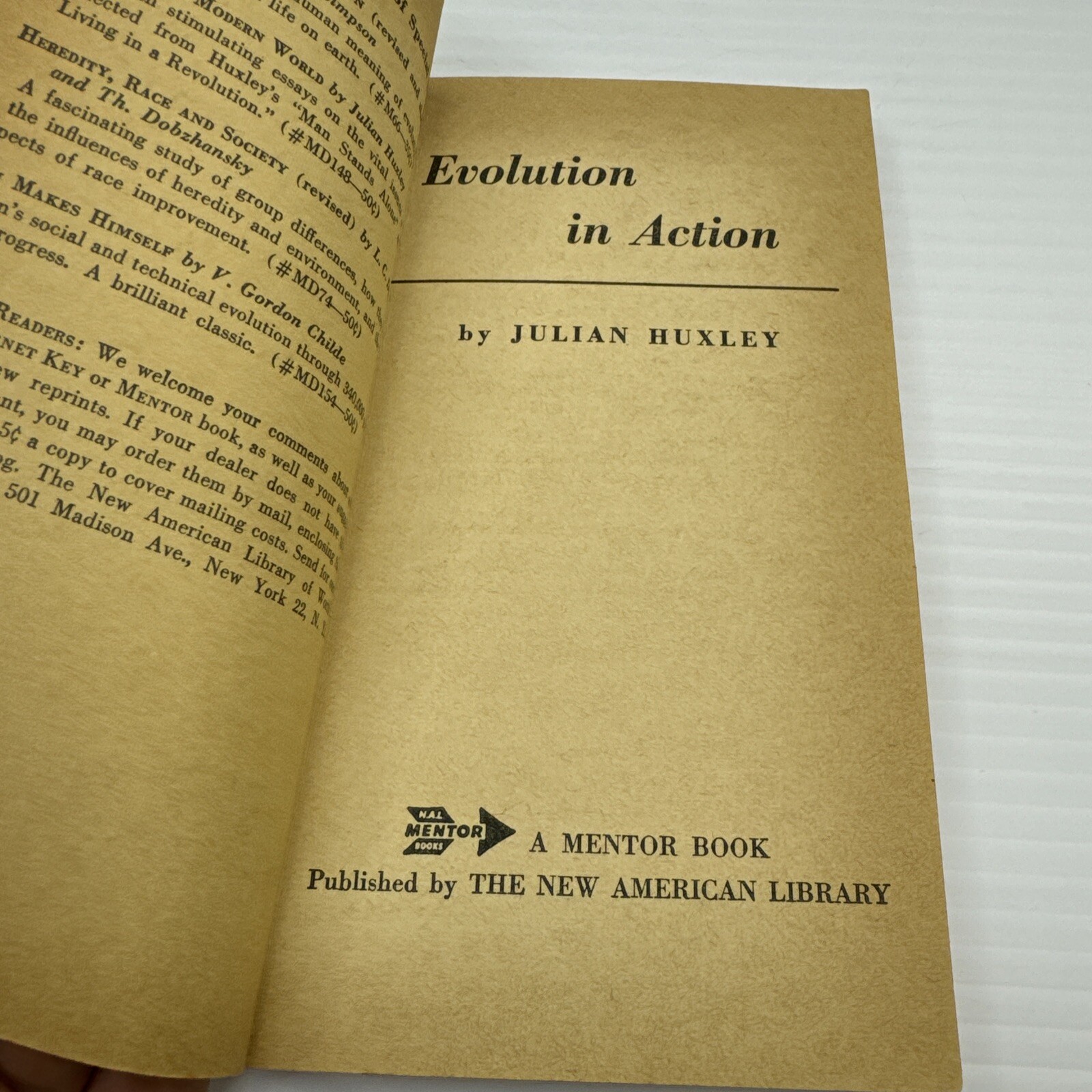 Evolution in Action Julian Huxley Paperback 1957 Mentor Book Man&rsquo;s Possibilities