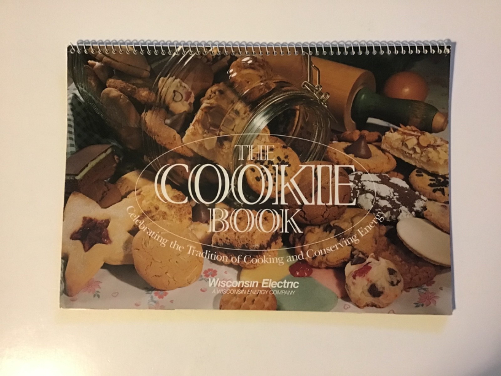Lot Of 21 We Energies Cookie Books Wisconsin Electric 2006-2025 + 1998 Cooky