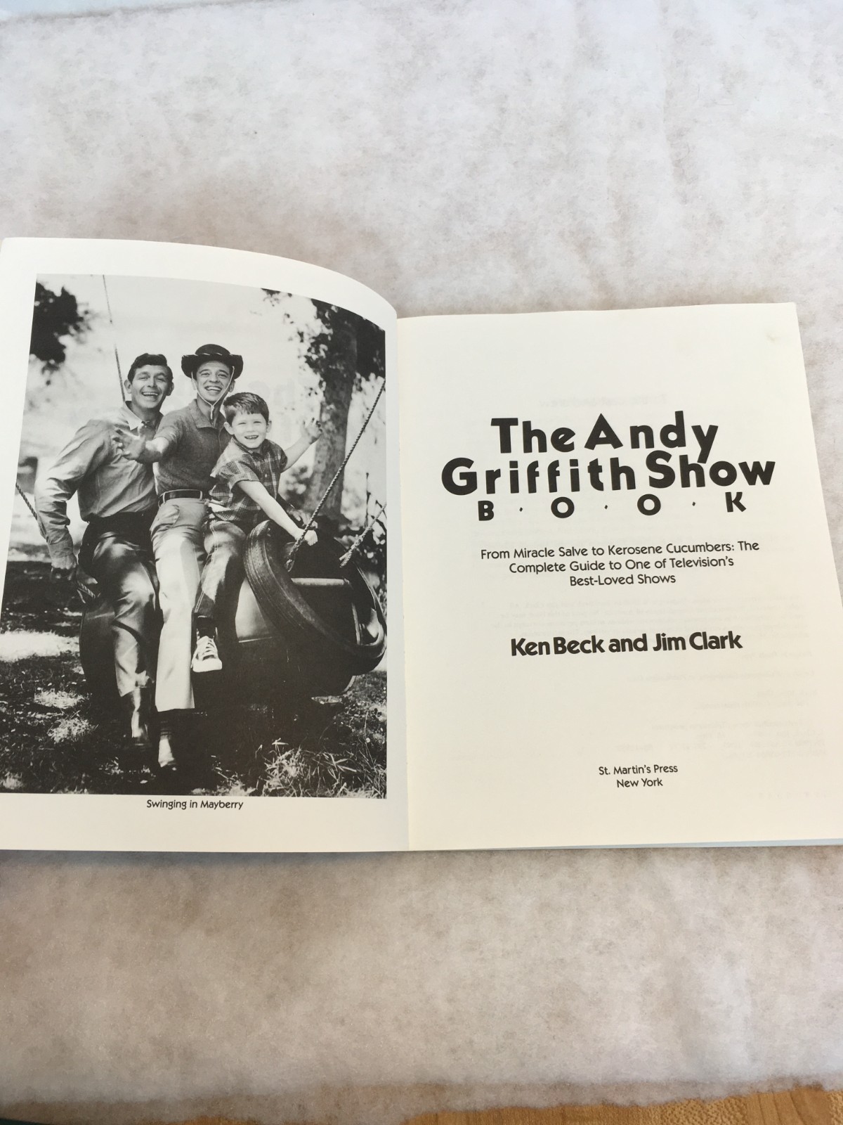 The Andy Griffith Show Complete Guide Book by Ken Beck & Jim Clark (1985)
