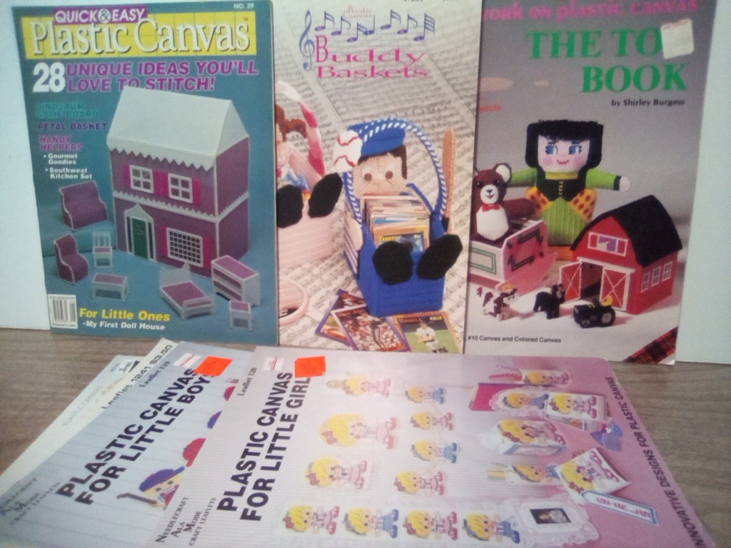 7 Plastic Canvas Lot Book/leaflet Childrens Toy & Room Decor My First Dollhouse