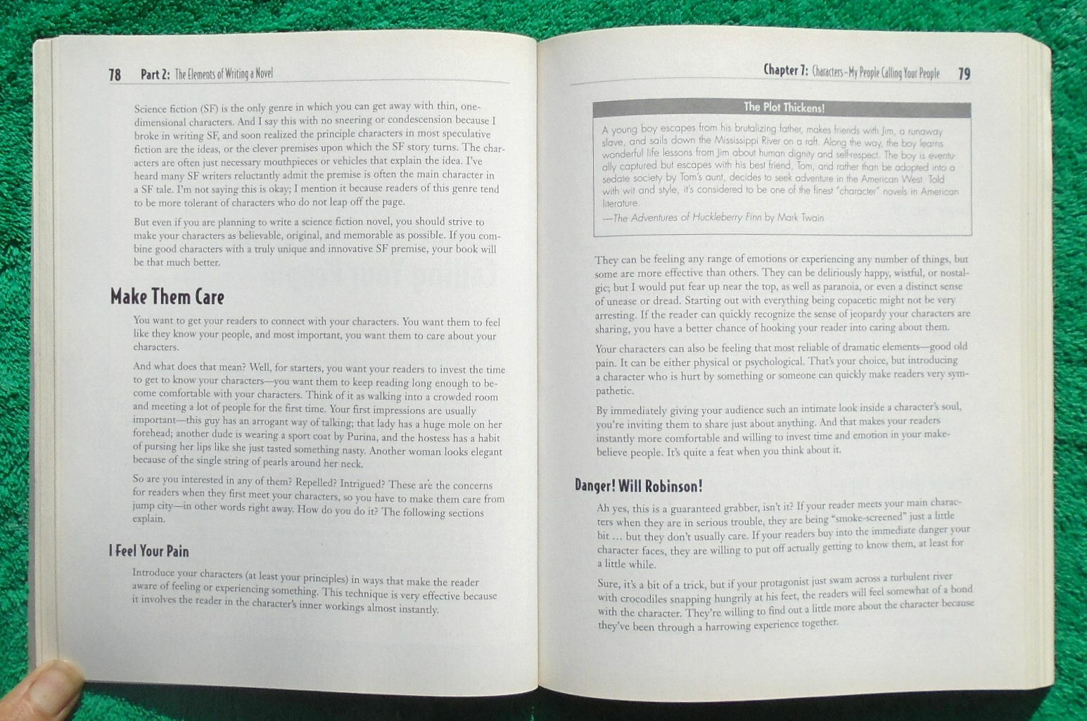 « Complete Idiot&rsquo;s Guide To Writing A Novel » by Tom Montelcone 328 Pages