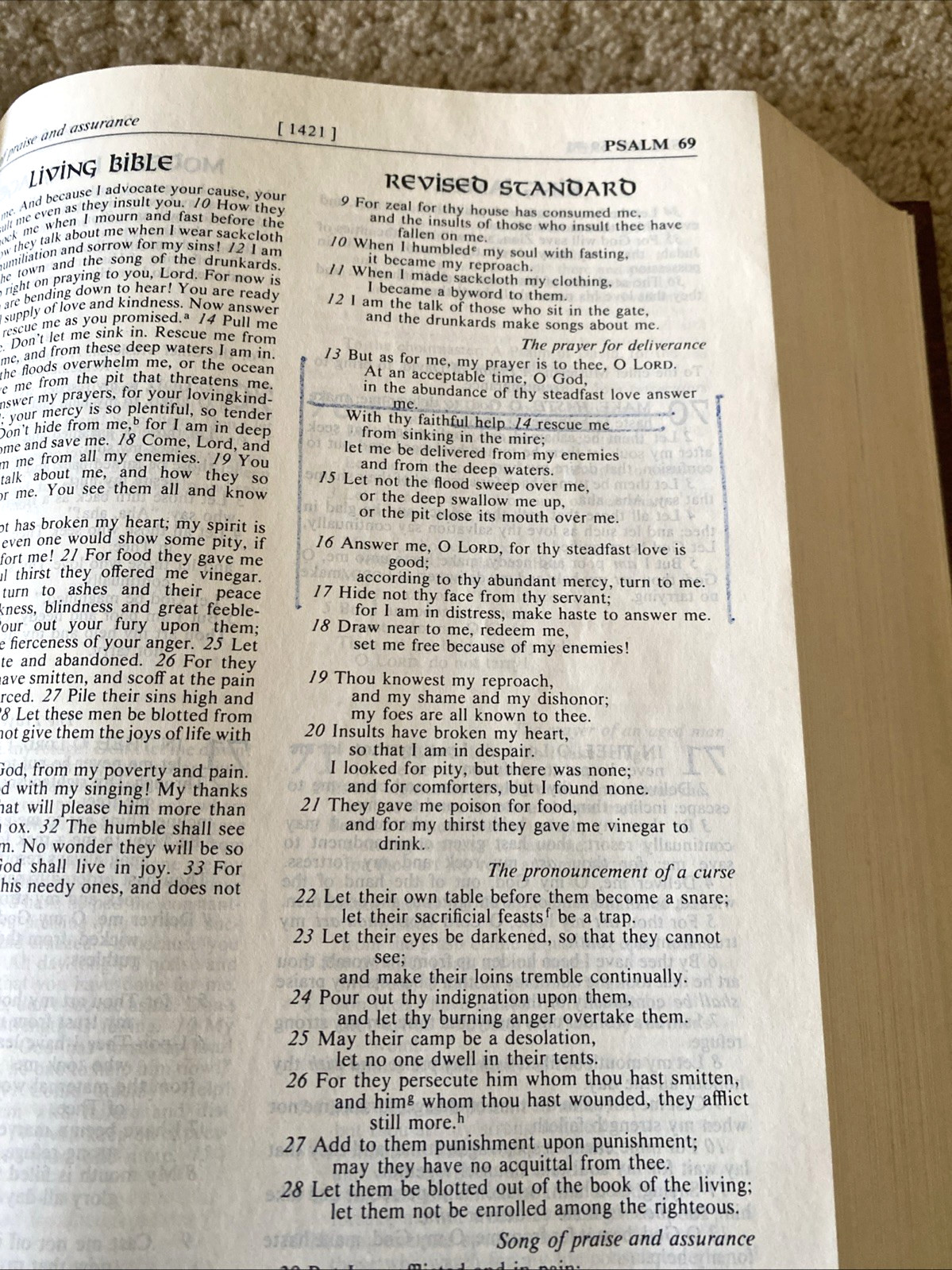 The Layman&rsquo;s Parallel Bible KJV, MLB, TLB, RSV 1973 Zondervan Hardcover