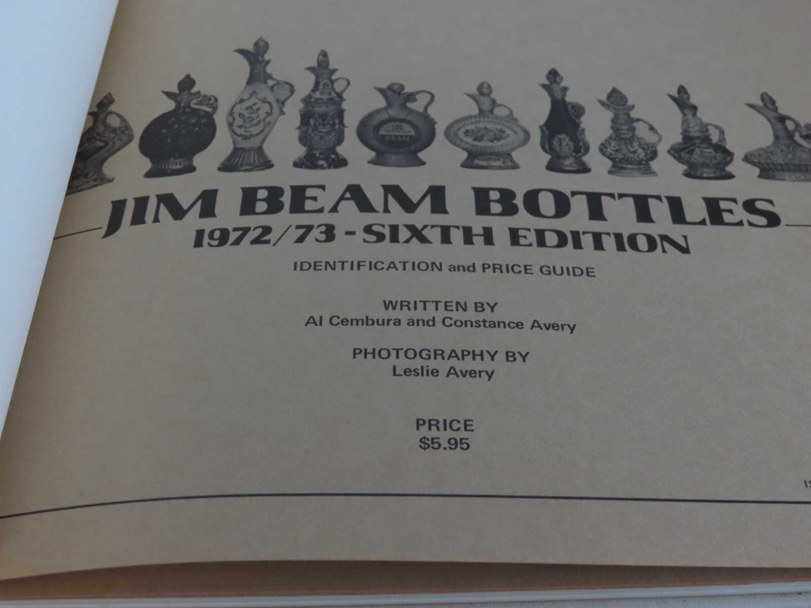 The Story of Jim Beam Bottles Identification & Price Guide Book 1972-73 Cembura