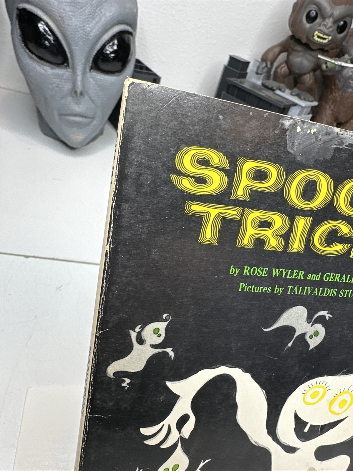 Vintage Spooky Tricks Rose Wyler Gerald Ames 1968 Scholastic Magic Book Haunted