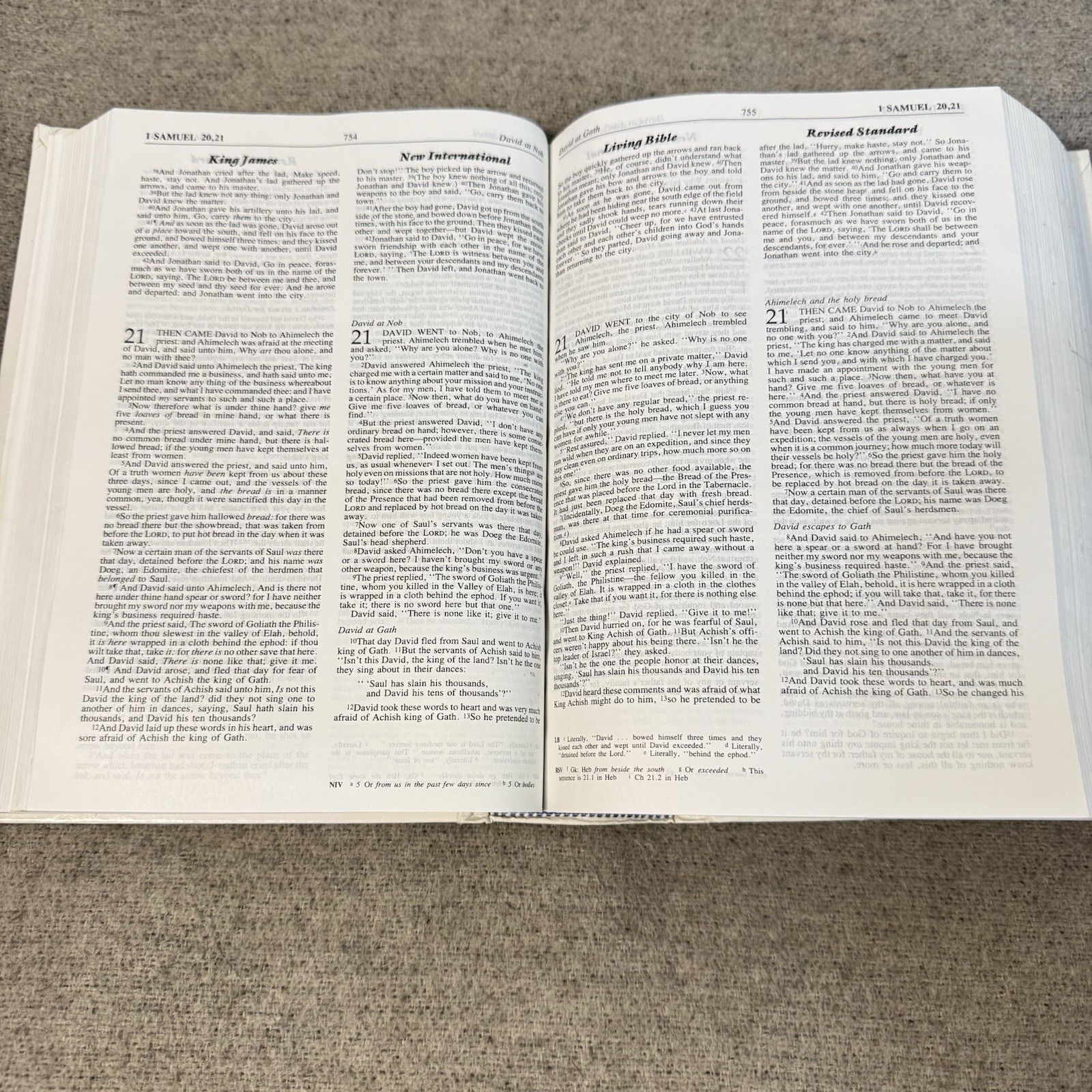 The New Layman&rsquo;s Parallel Bible Zondervan Hardcover Vintage KJV NIV TLB RSV