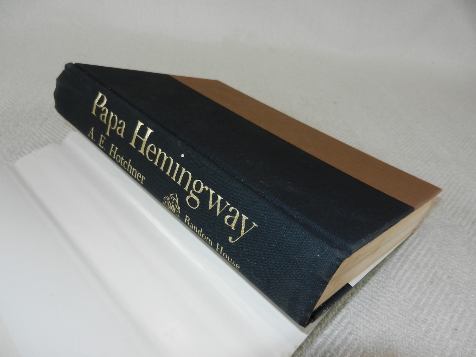 WW II Great writer & war correspondent « PAPA HEMINGWAY: A PERSONAL MEMOIR »