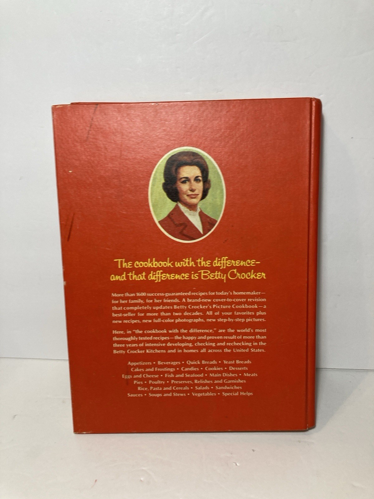 Vintage Betty Crocker&rsquo;s Cookbook 1974 Tight Binding 480 Pages HC