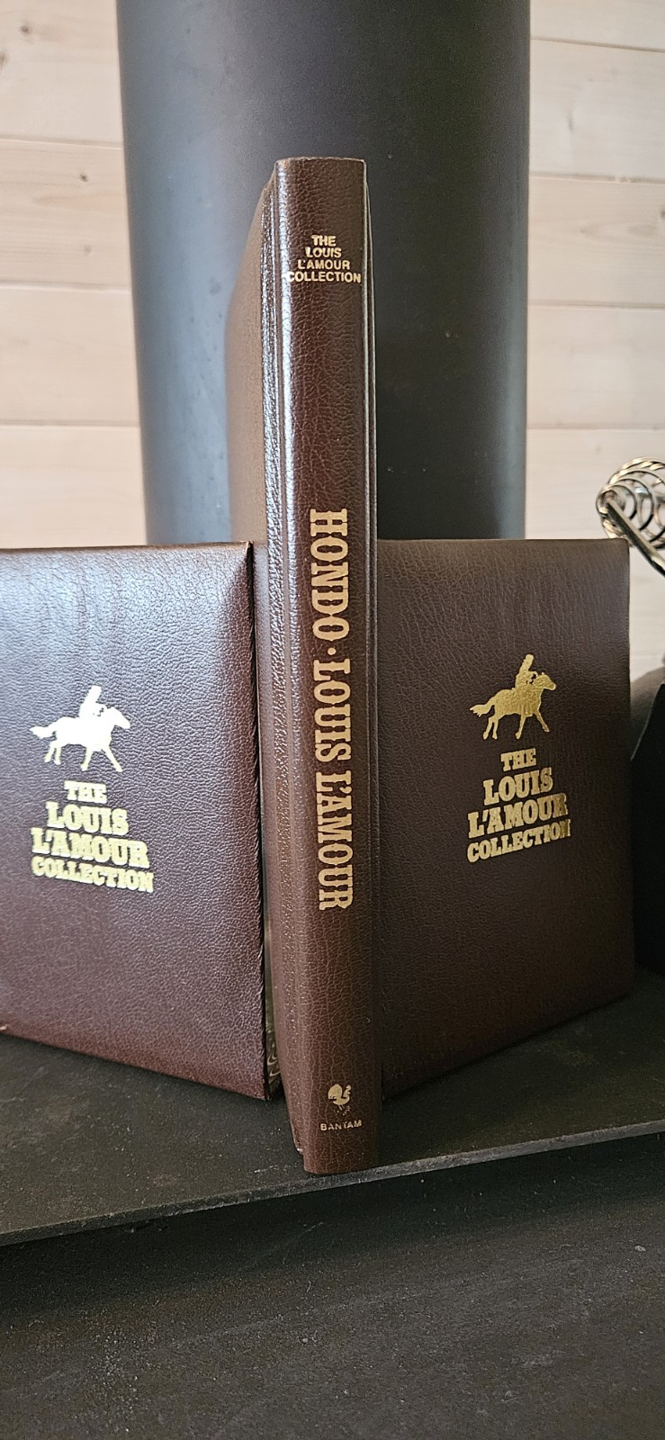 Louis L&rsquo;Amour – Hondo – Leatherette Hardcover Collection by Bantam