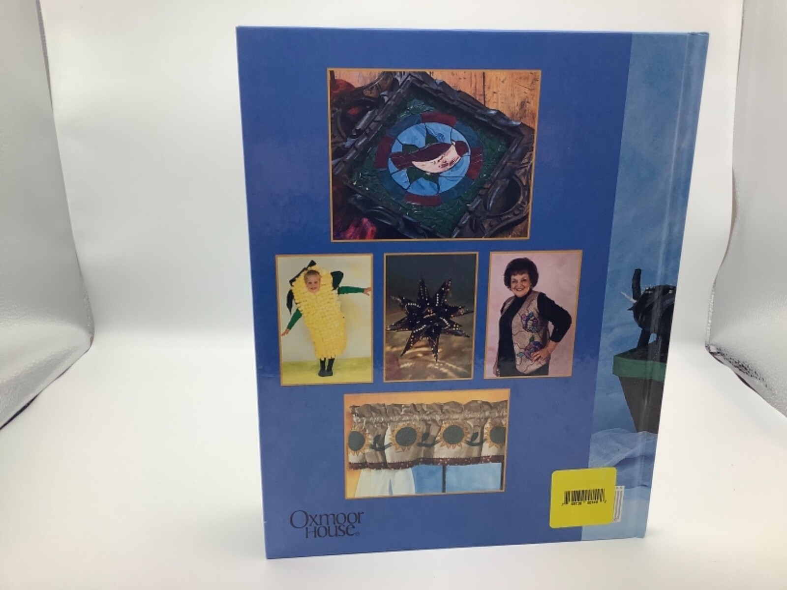 Aleene&rsquo;s Prizewinning Crafts ISBN 0-8487-1536-5, Pages 143, Looks Unused