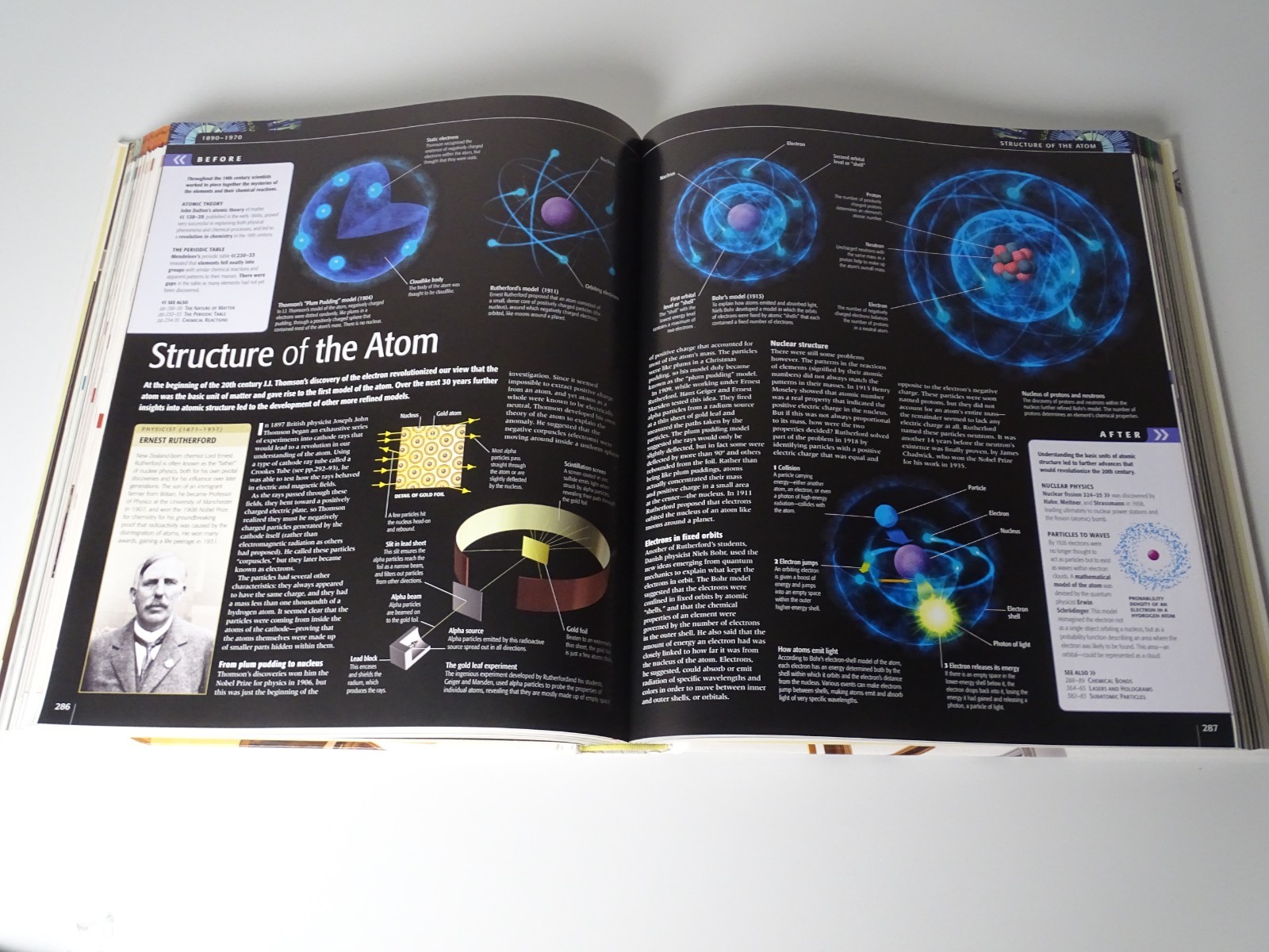 « Science: The Definitive Visual Guide / 512 Pages / Published In 2016