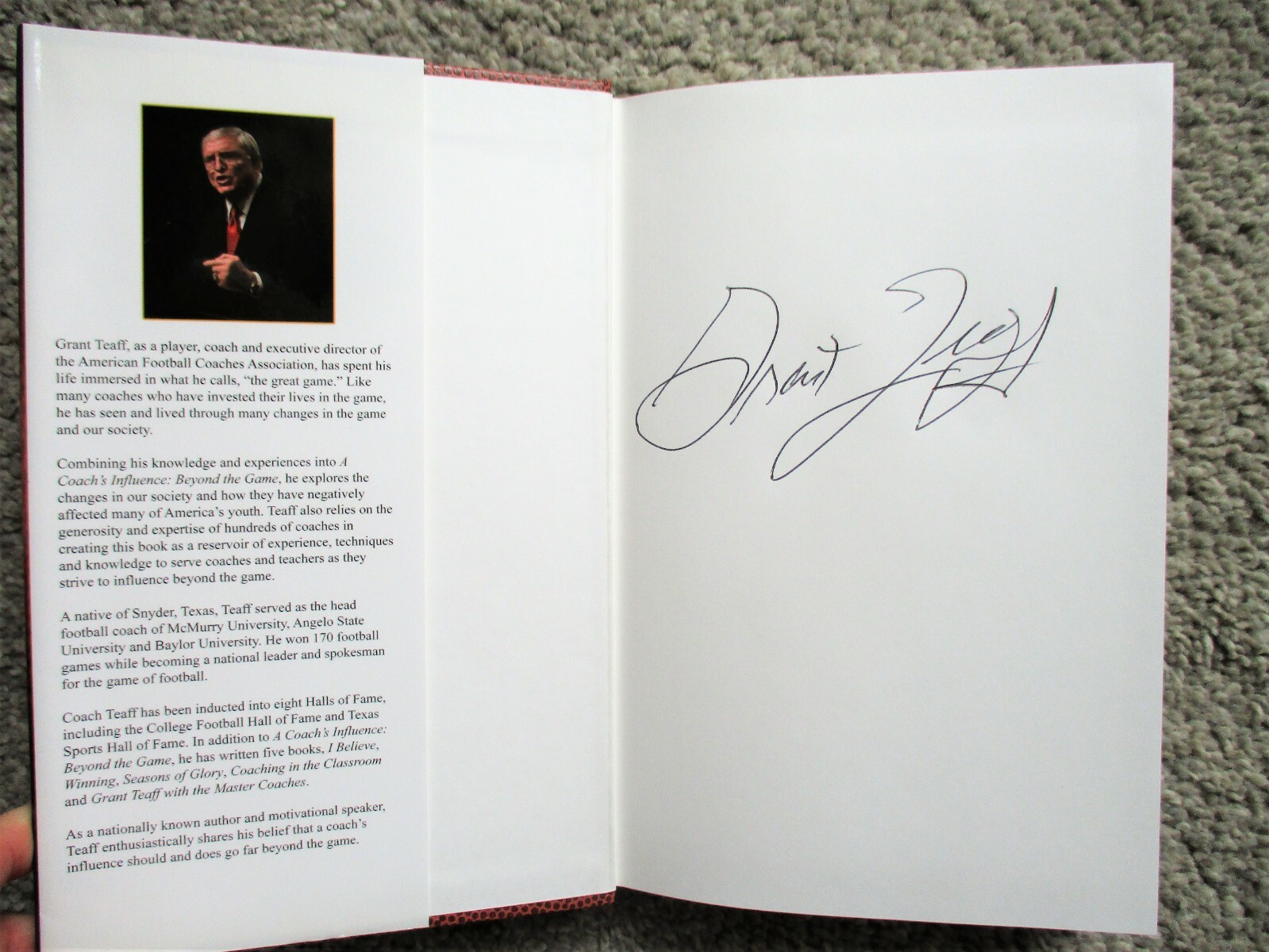 A COACH&rsquo;S INFLUENCE: BEYOND THE GAME (2012) Grant Teaff SIGNED – Baylor Bears