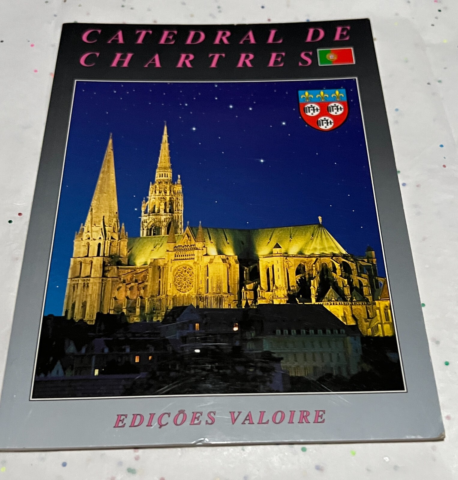 France: CHARTRES CATHEDRAL BROCHURE, FULL COLOR, 22 PAGES, 1997 – PORTUGUESE