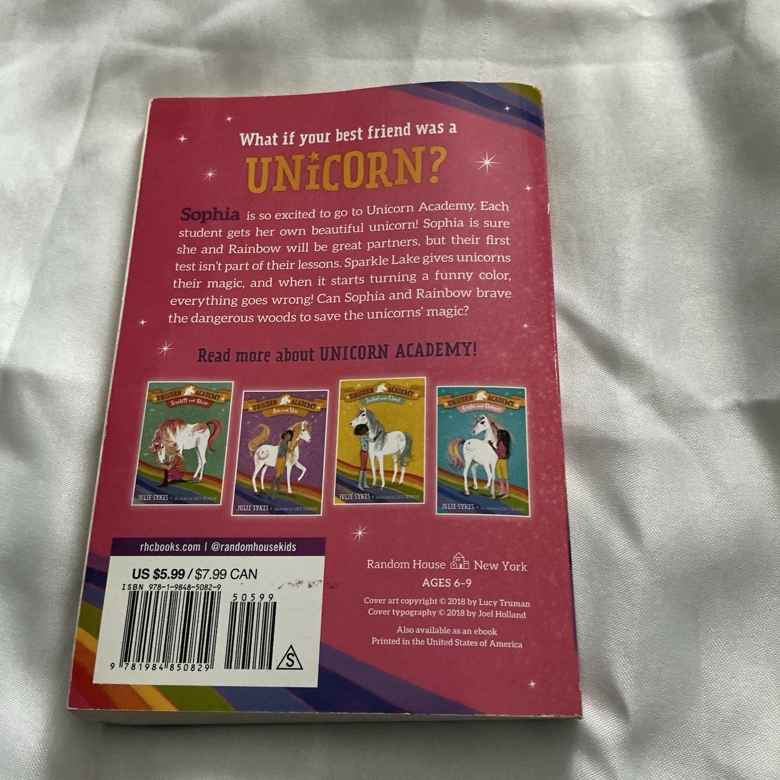 Unicorn Academy #1: Sophia and Rainbow by Julie Sykes (2019, Digest Paperback)