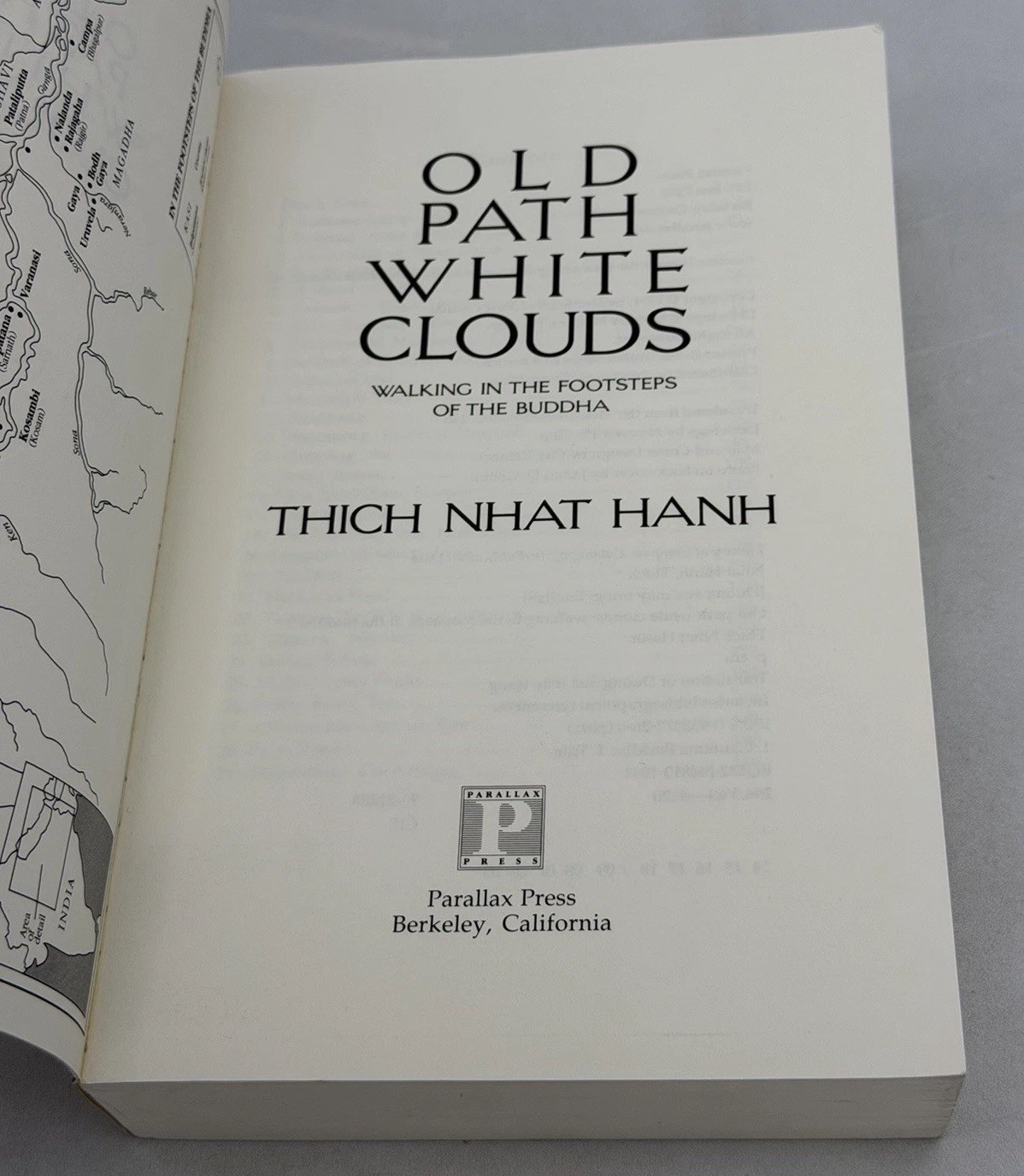 Old Path White Clouds : Walking in the Footsteps of the Buddha – PB